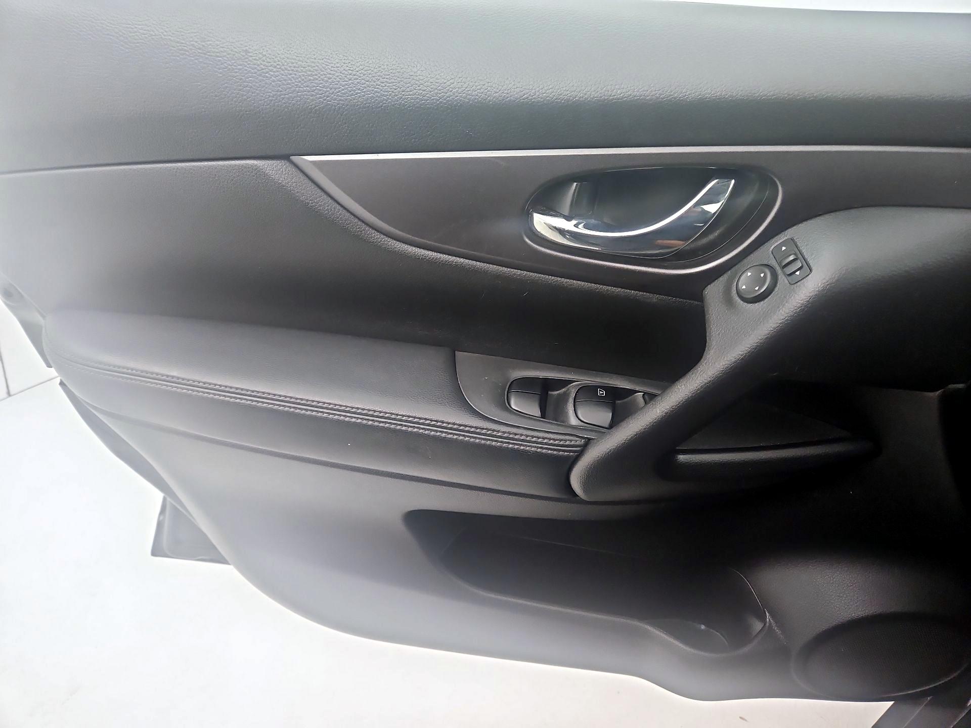 Thumbnail: 2016 Nissan Rogue - 12