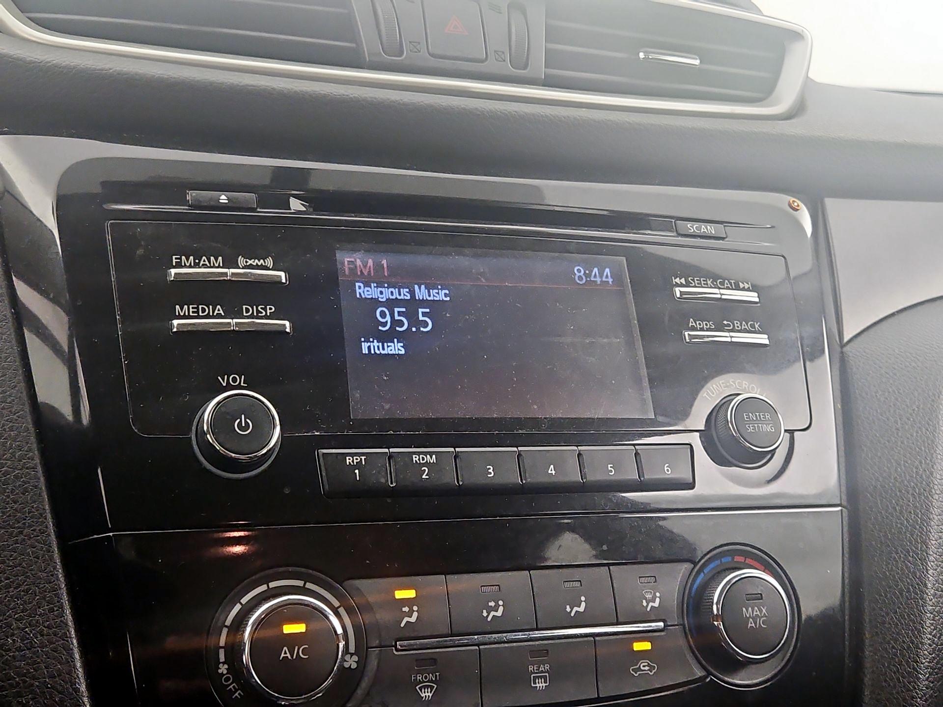 Thumbnail: 2016 Nissan Rogue - 15