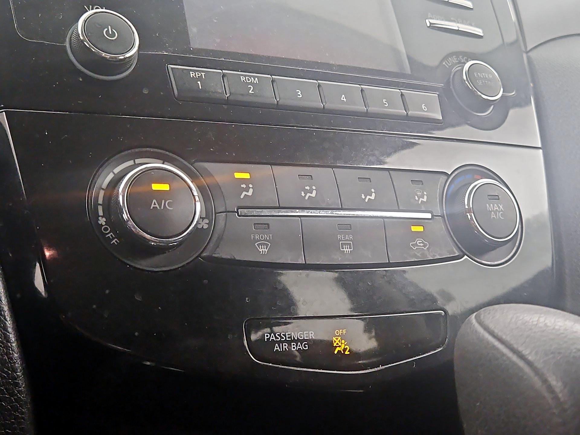 Thumbnail: 2016 Nissan Rogue - 16