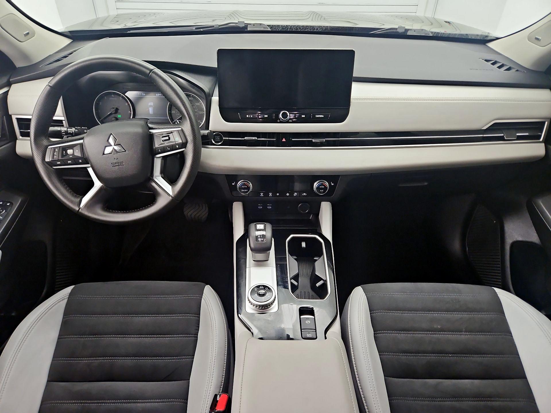 Thumbnail: 2025 Mitsubishi Outlander - 9