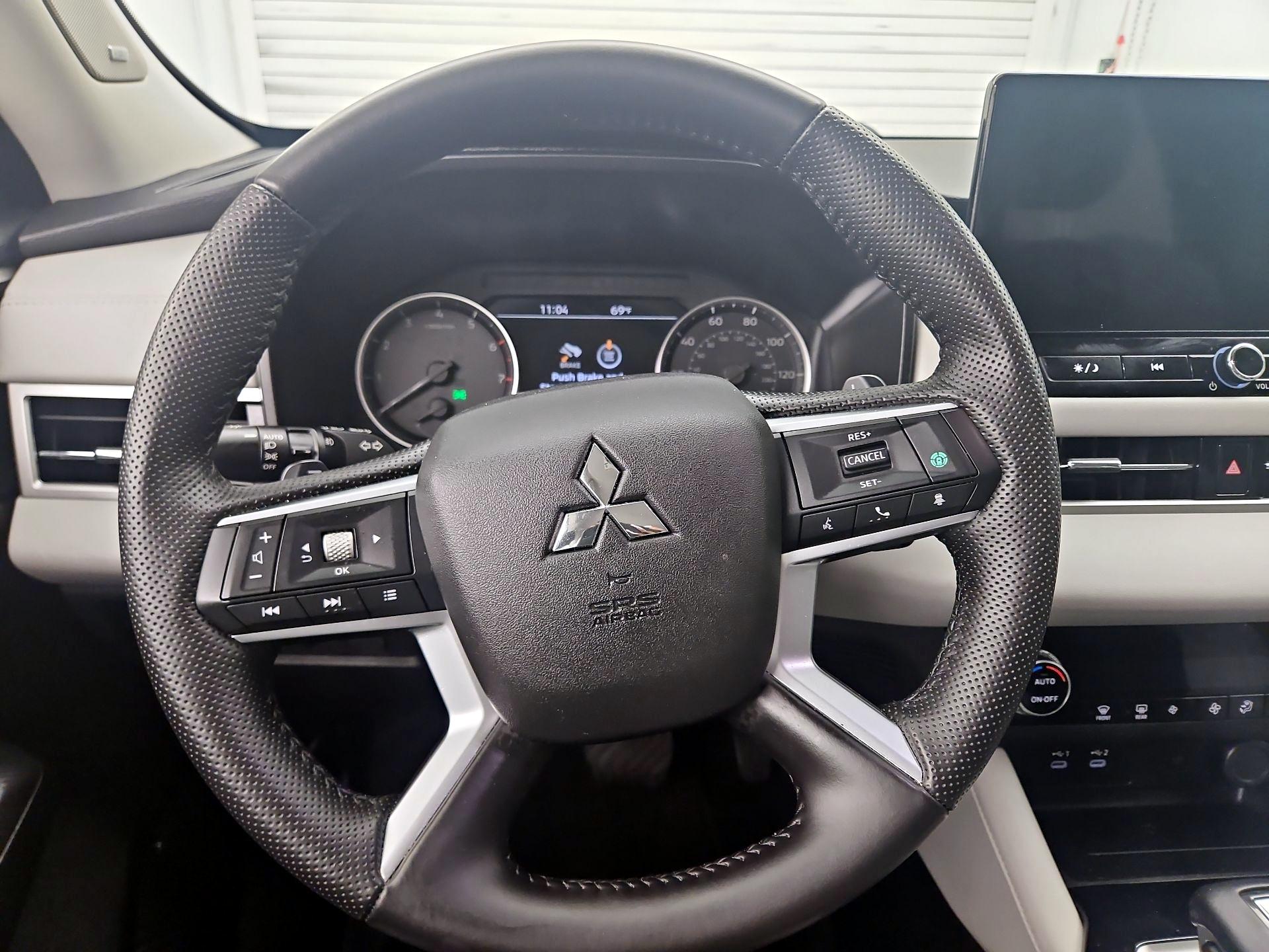 Thumbnail: 2025 Mitsubishi Outlander - 10