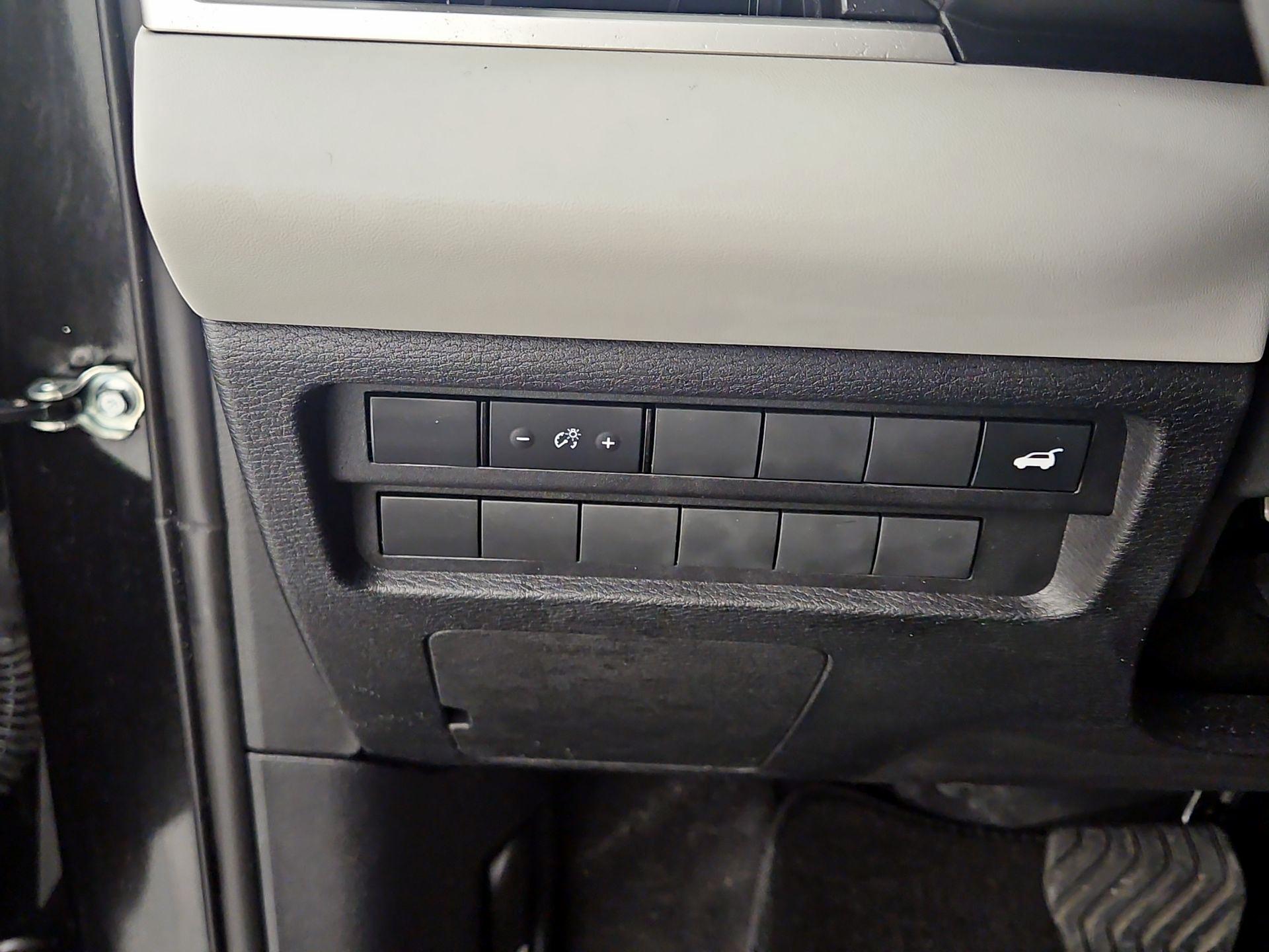 Thumbnail: 2025 Mitsubishi Outlander - 13