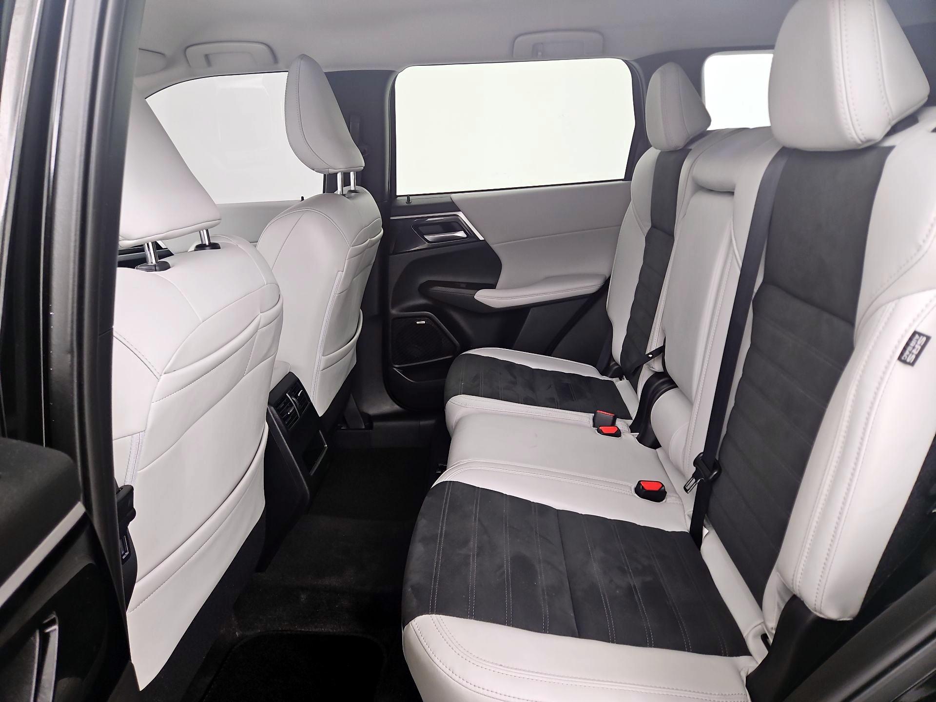 Thumbnail: 2025 Mitsubishi Outlander - 20