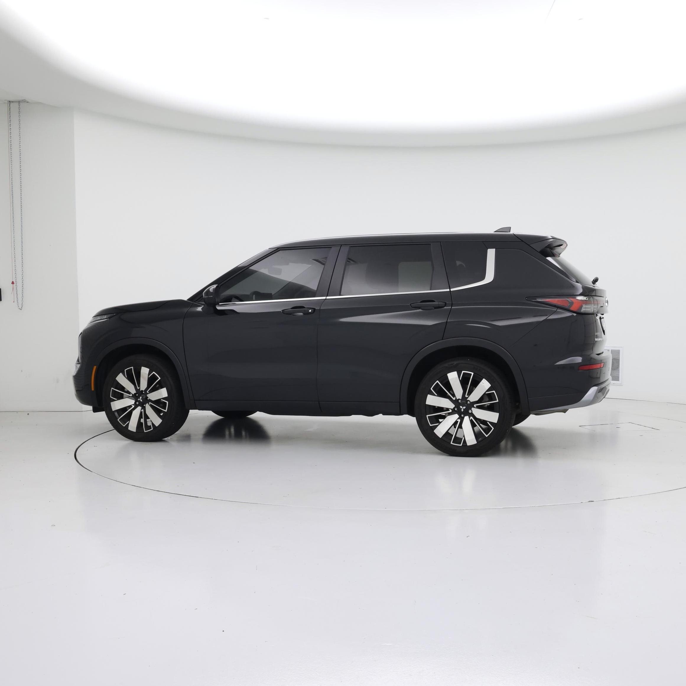 Thumbnail: 2025 Mitsubishi Outlander - 3