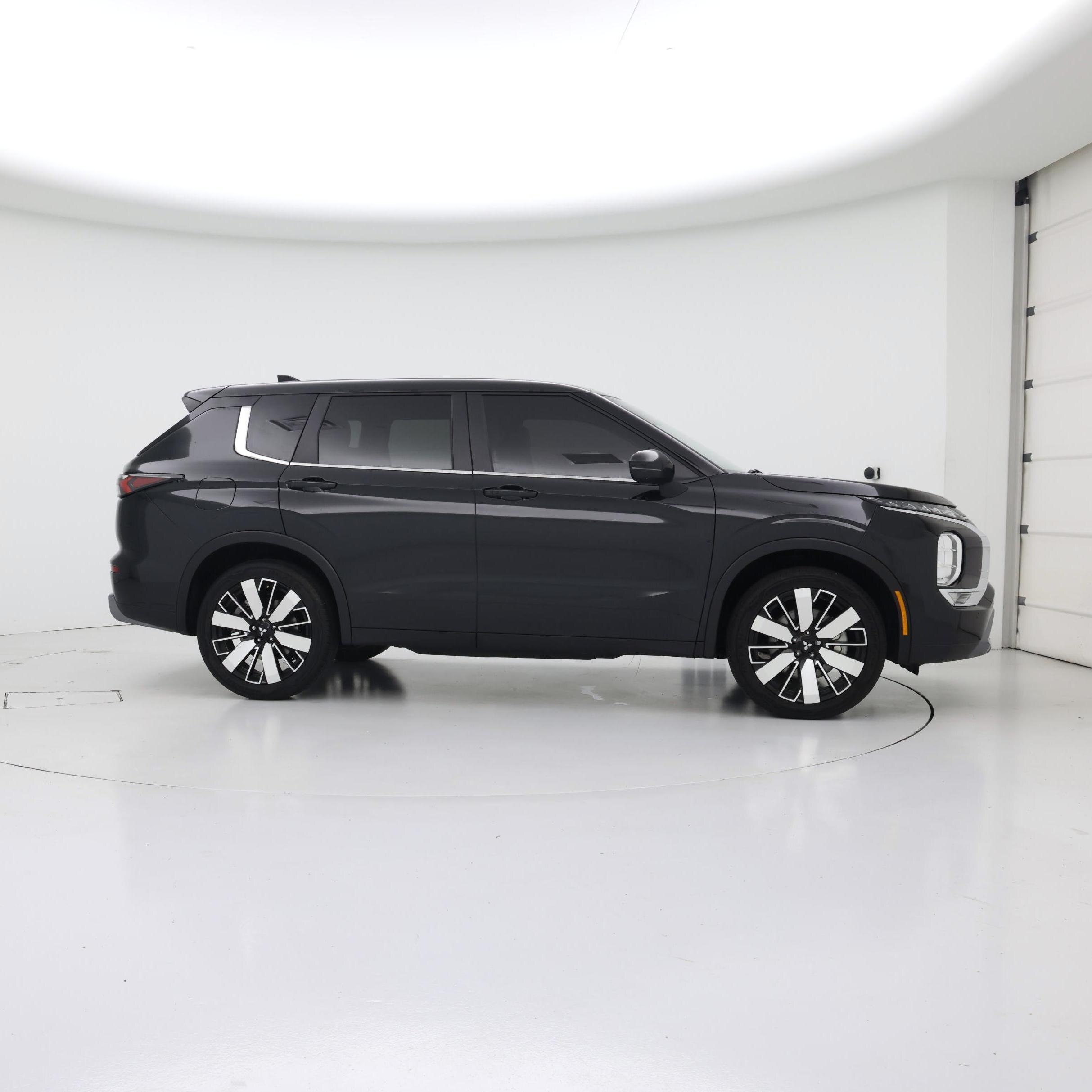 Thumbnail: 2025 Mitsubishi Outlander - 7