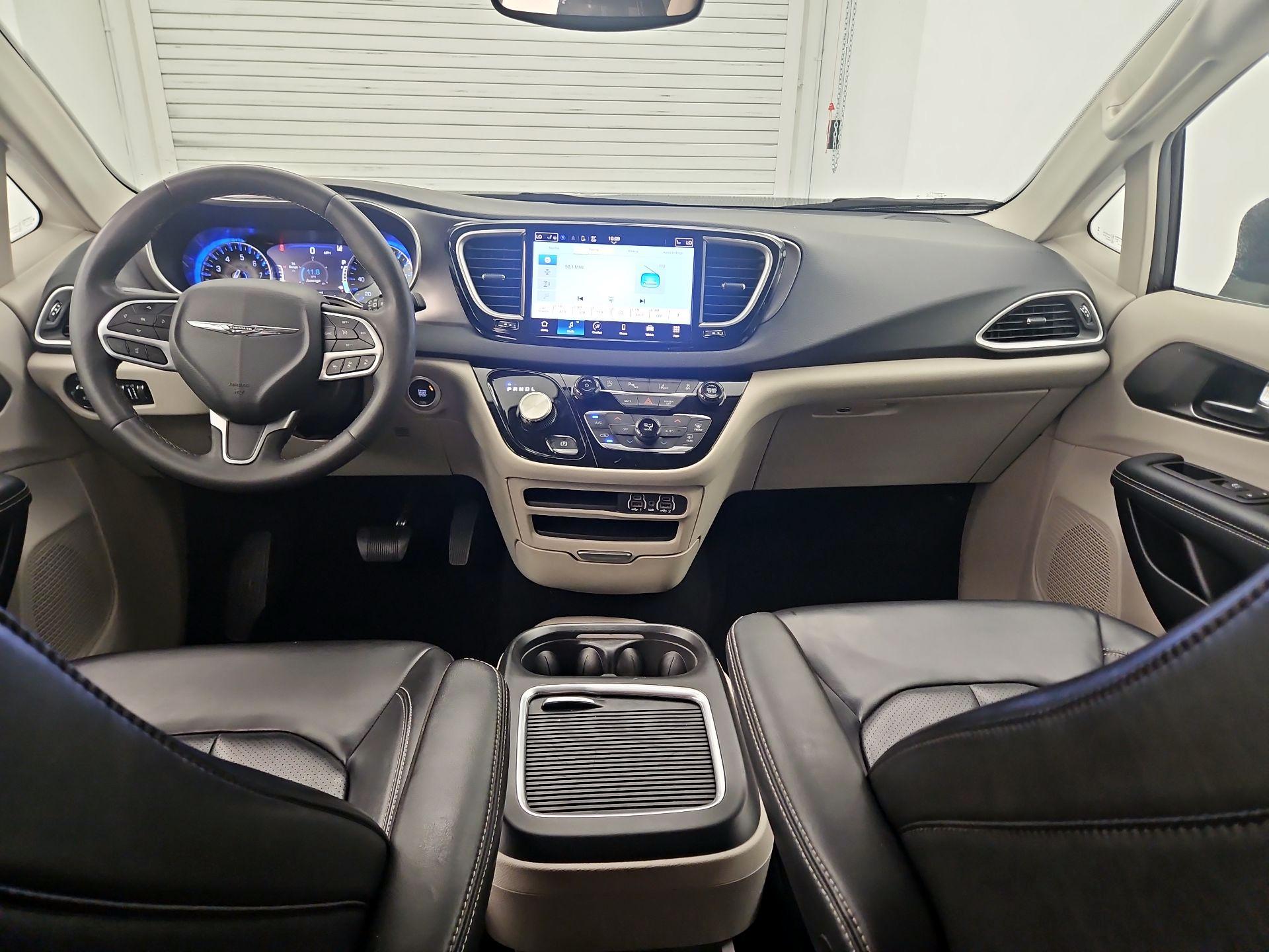 Thumbnail: 2023 Chrysler Pacifica - 9