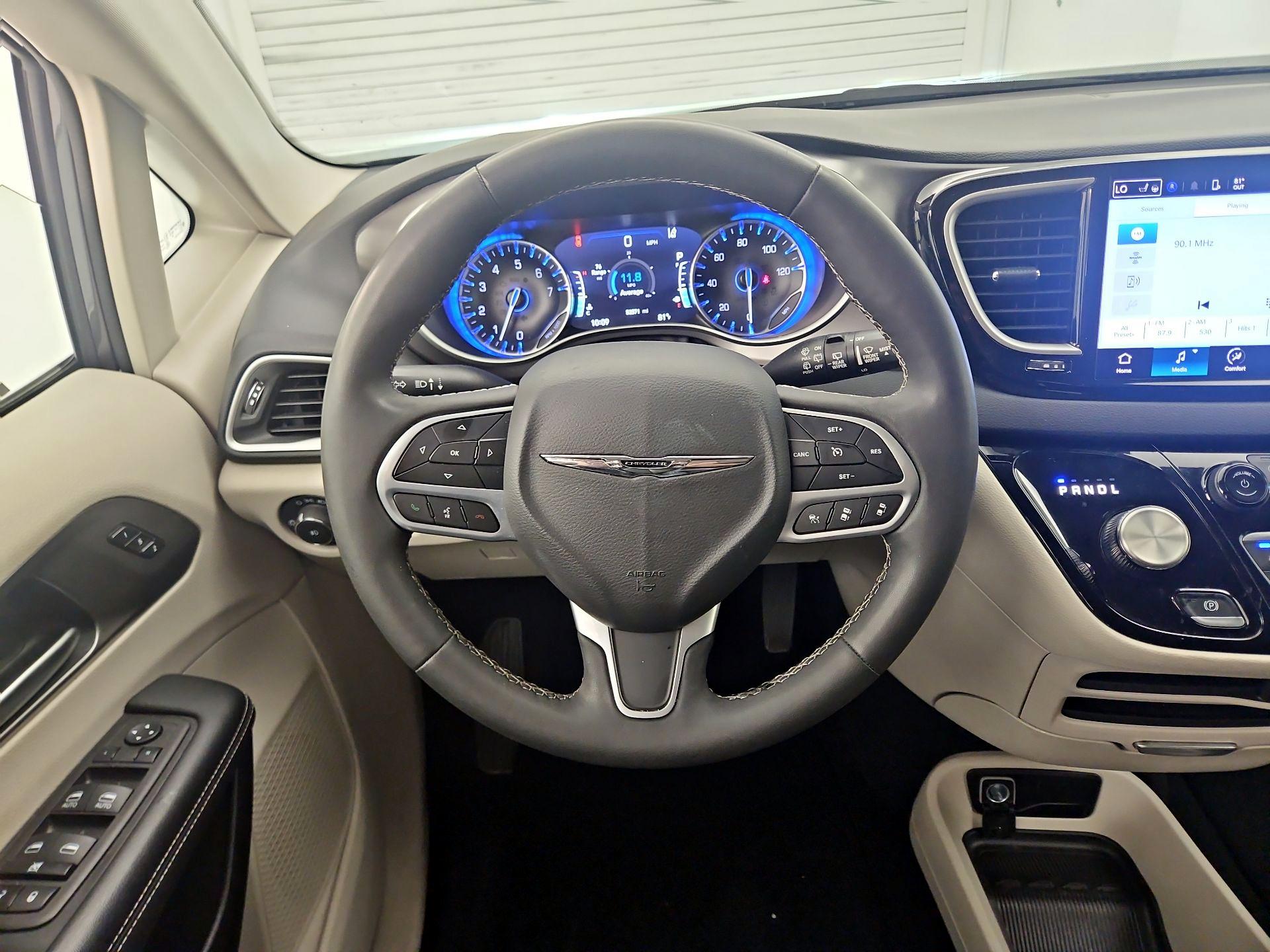 Thumbnail: 2023 Chrysler Pacifica - 10