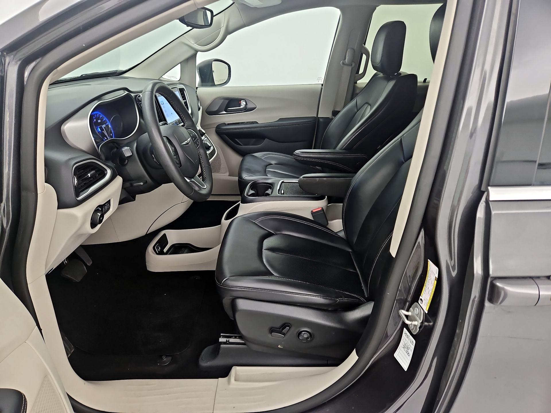 Thumbnail: 2023 Chrysler Pacifica - 11