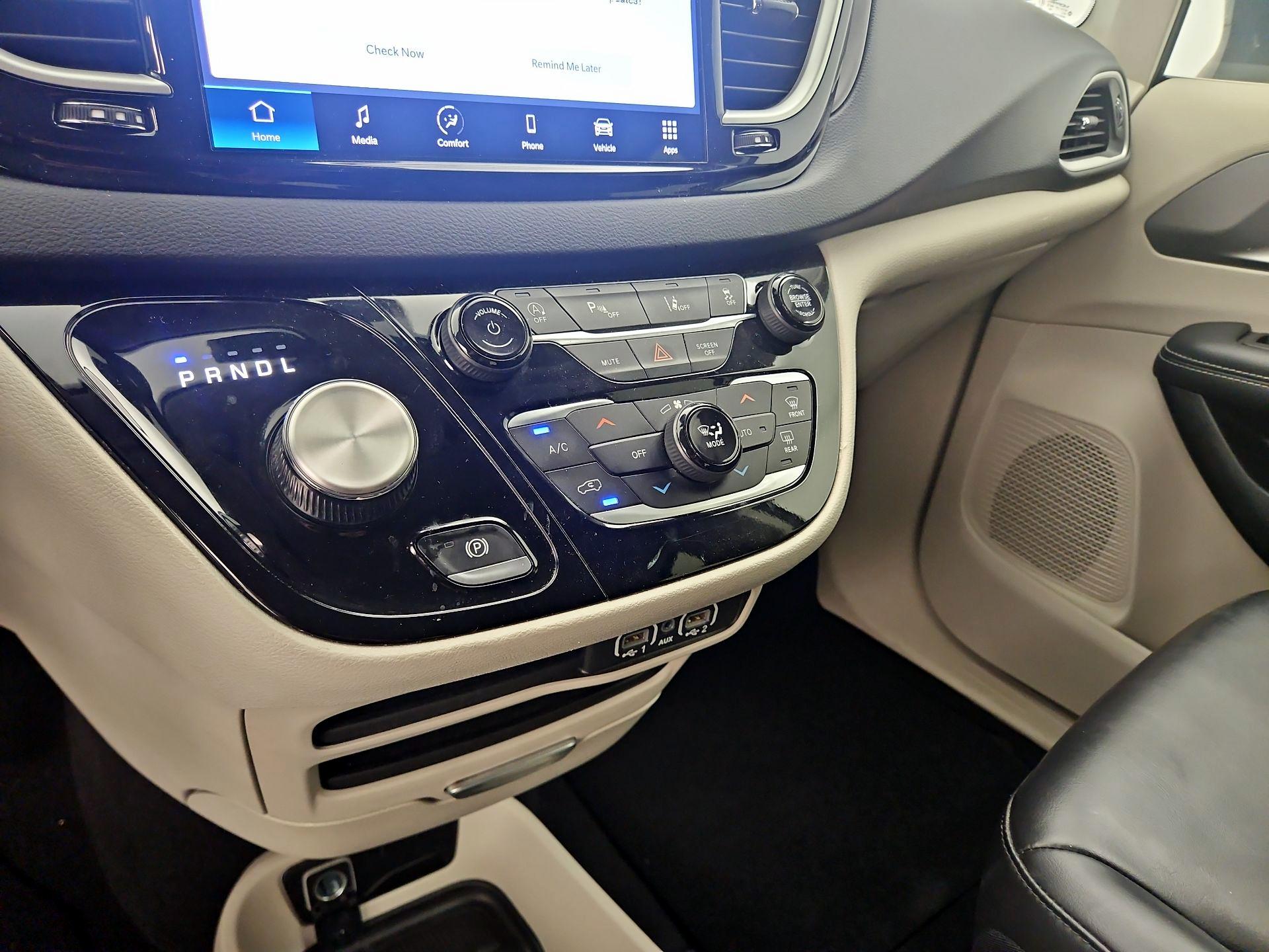 Thumbnail: 2023 Chrysler Pacifica - 16