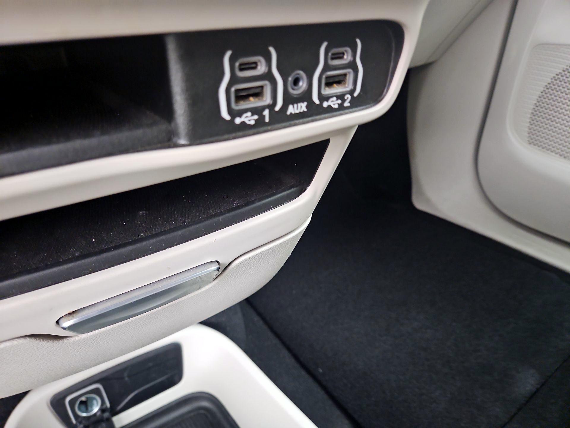 Thumbnail: 2023 Chrysler Pacifica - 18