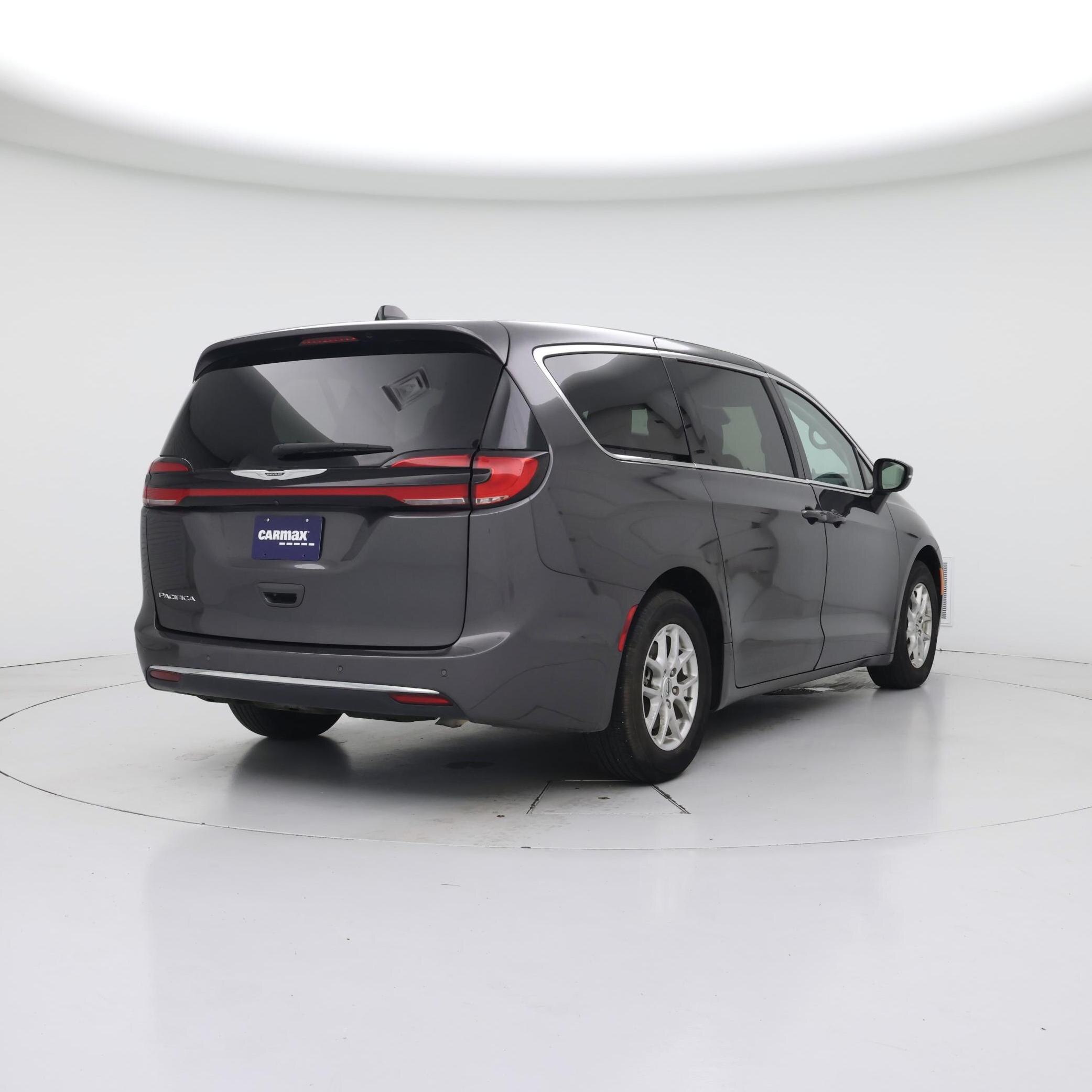 Thumbnail: 2023 Chrysler Pacifica - 8