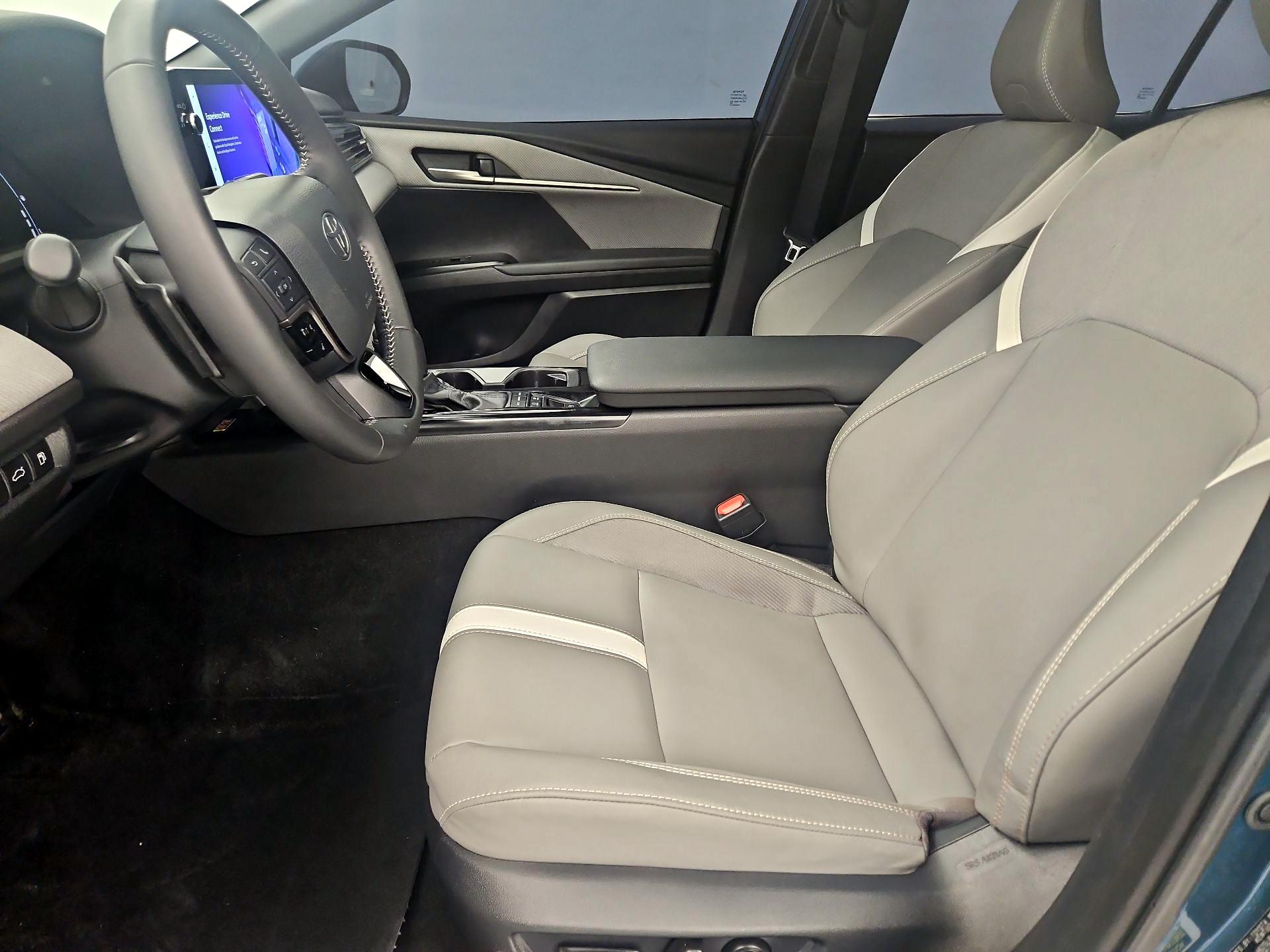 Thumbnail: 2025 Toyota Camry - 11