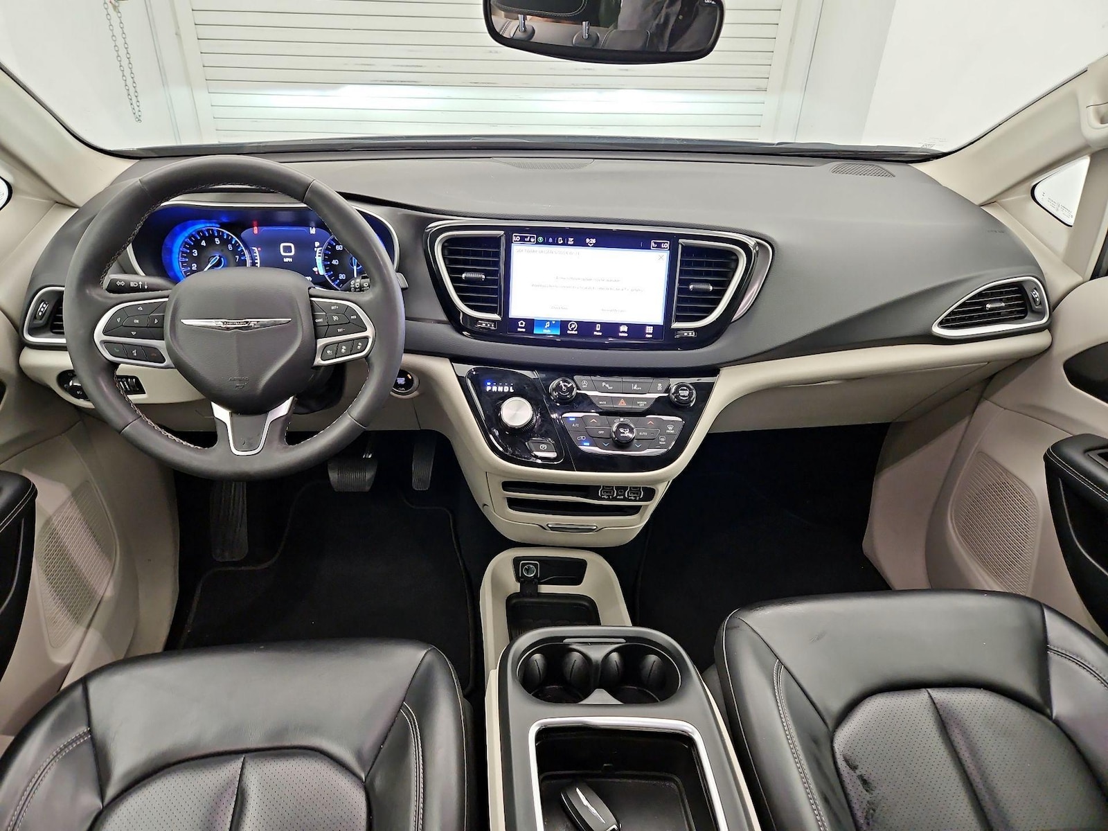 2023 Chrysler Pacifica Touring L - Photo 10