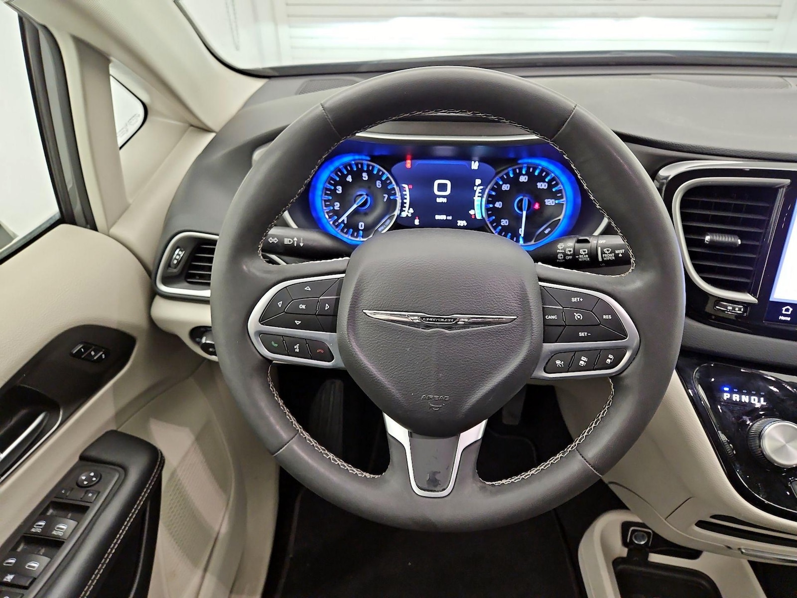 2023 Chrysler Pacifica Touring L - Photo 11