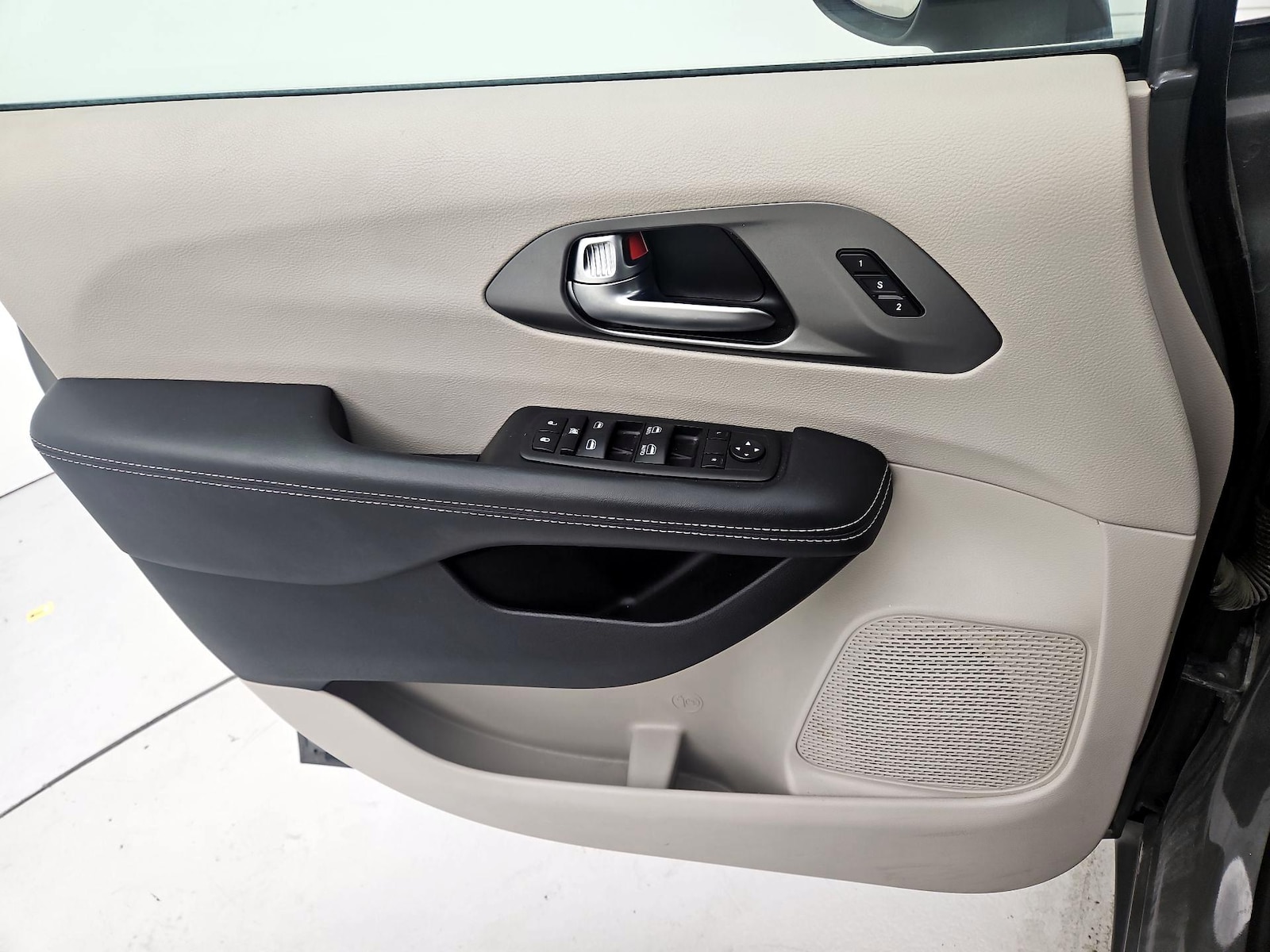2023 Chrysler Pacifica Touring L - Photo 13