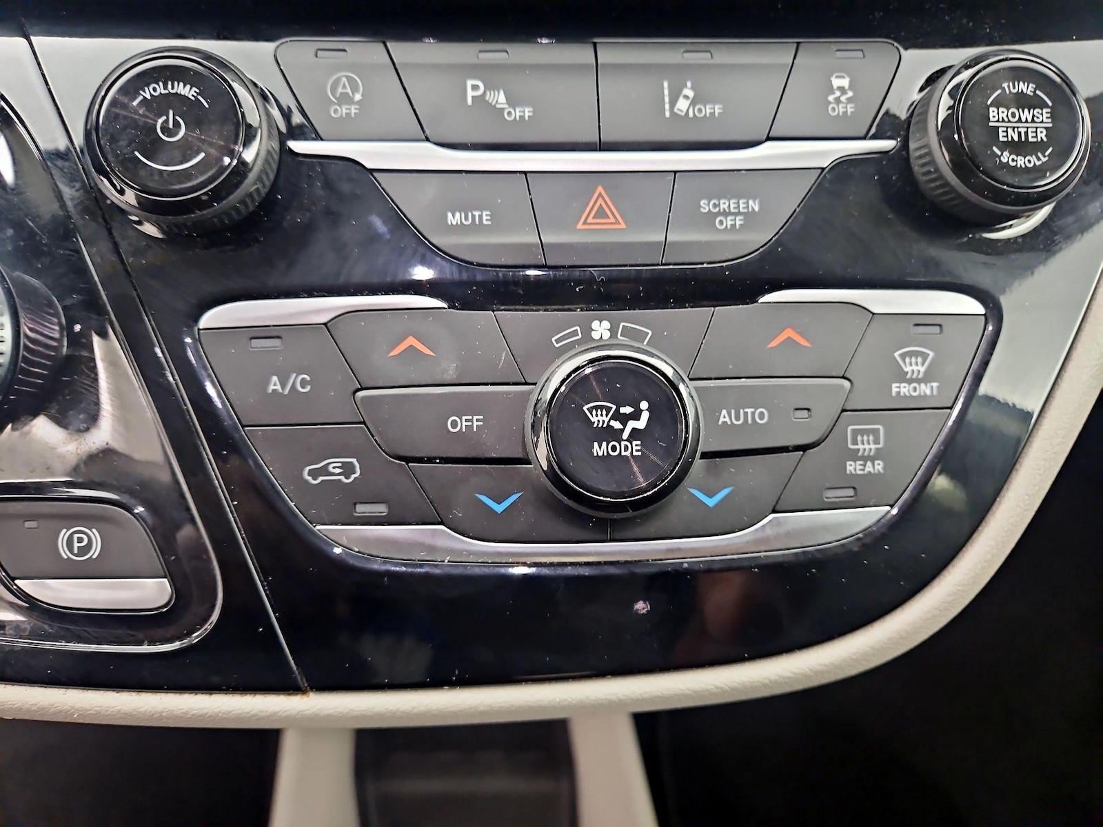 2023 Chrysler Pacifica Touring L - Photo 17
