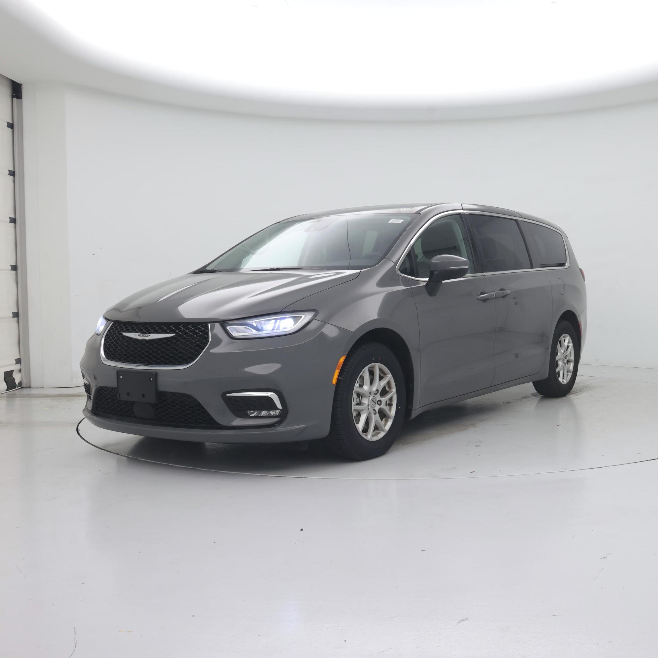 Thumbnail: 2023 Chrysler Pacifica - 4