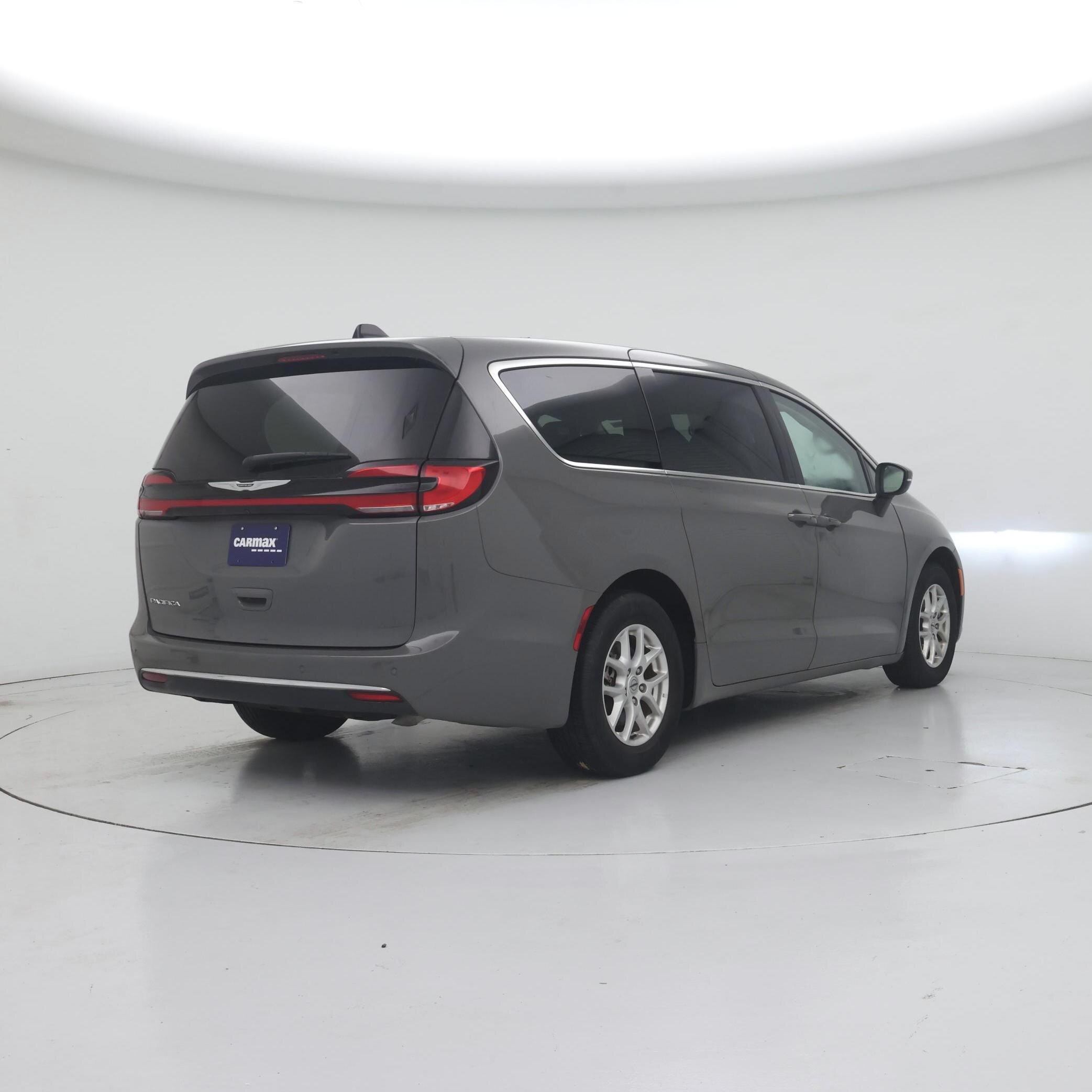 Thumbnail: 2023 Chrysler Pacifica - 8