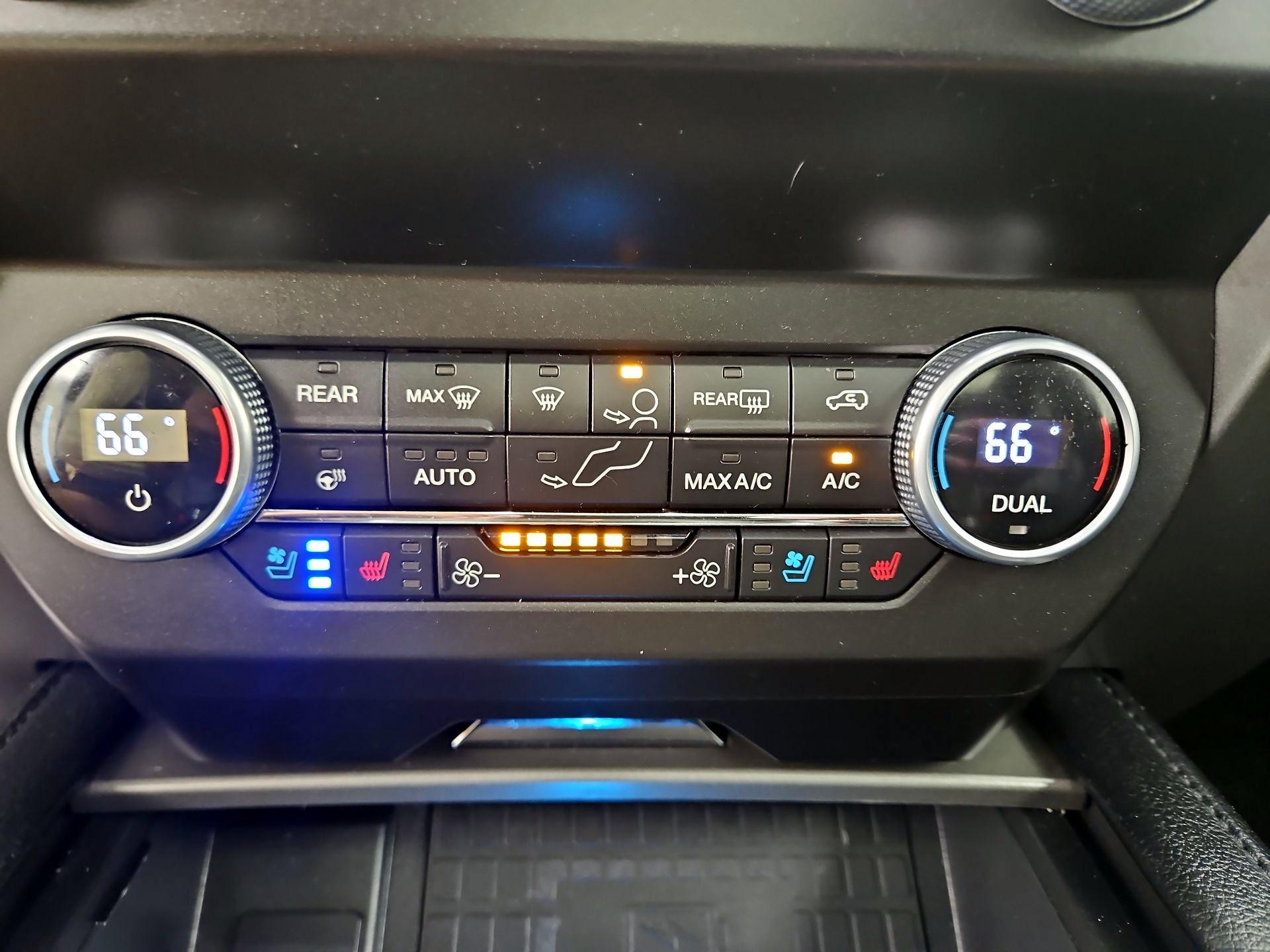 Thumbnail: 2021 Ford Expedition - 17