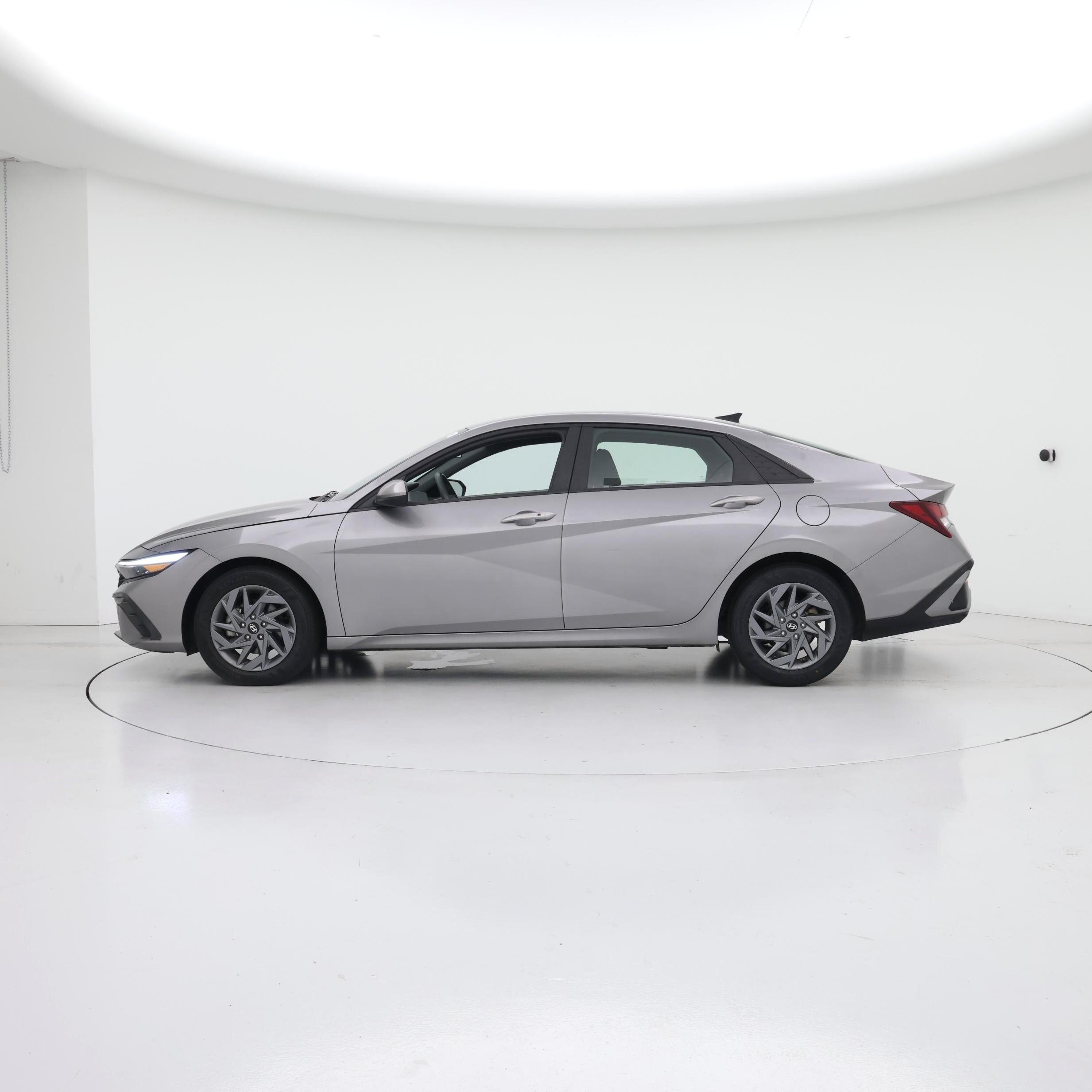 Thumbnail: 2024 Hyundai Elantra - 3