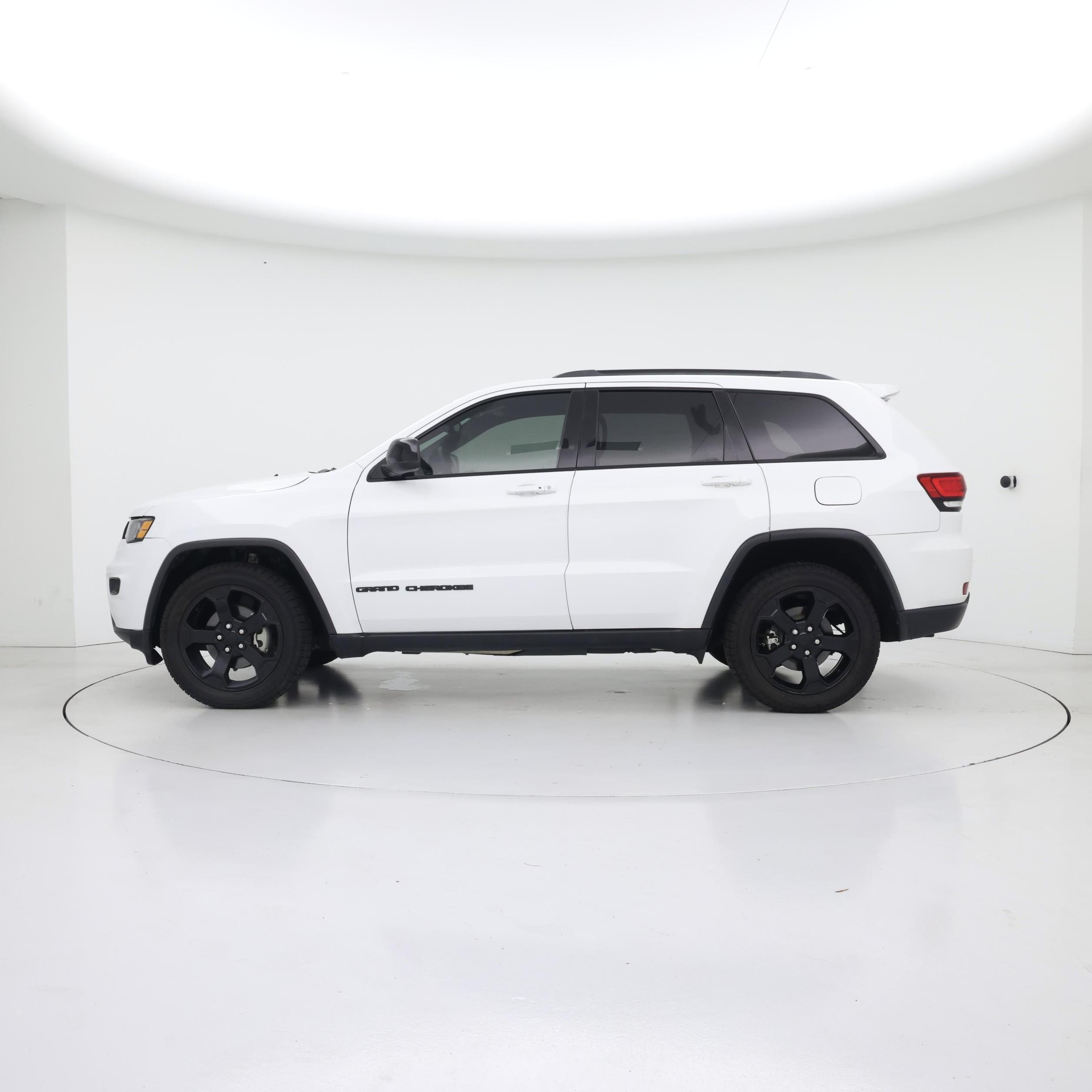 Thumbnail: 2018 Jeep Grand Cherokee - 3