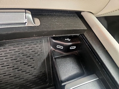 USB/AUX Ports