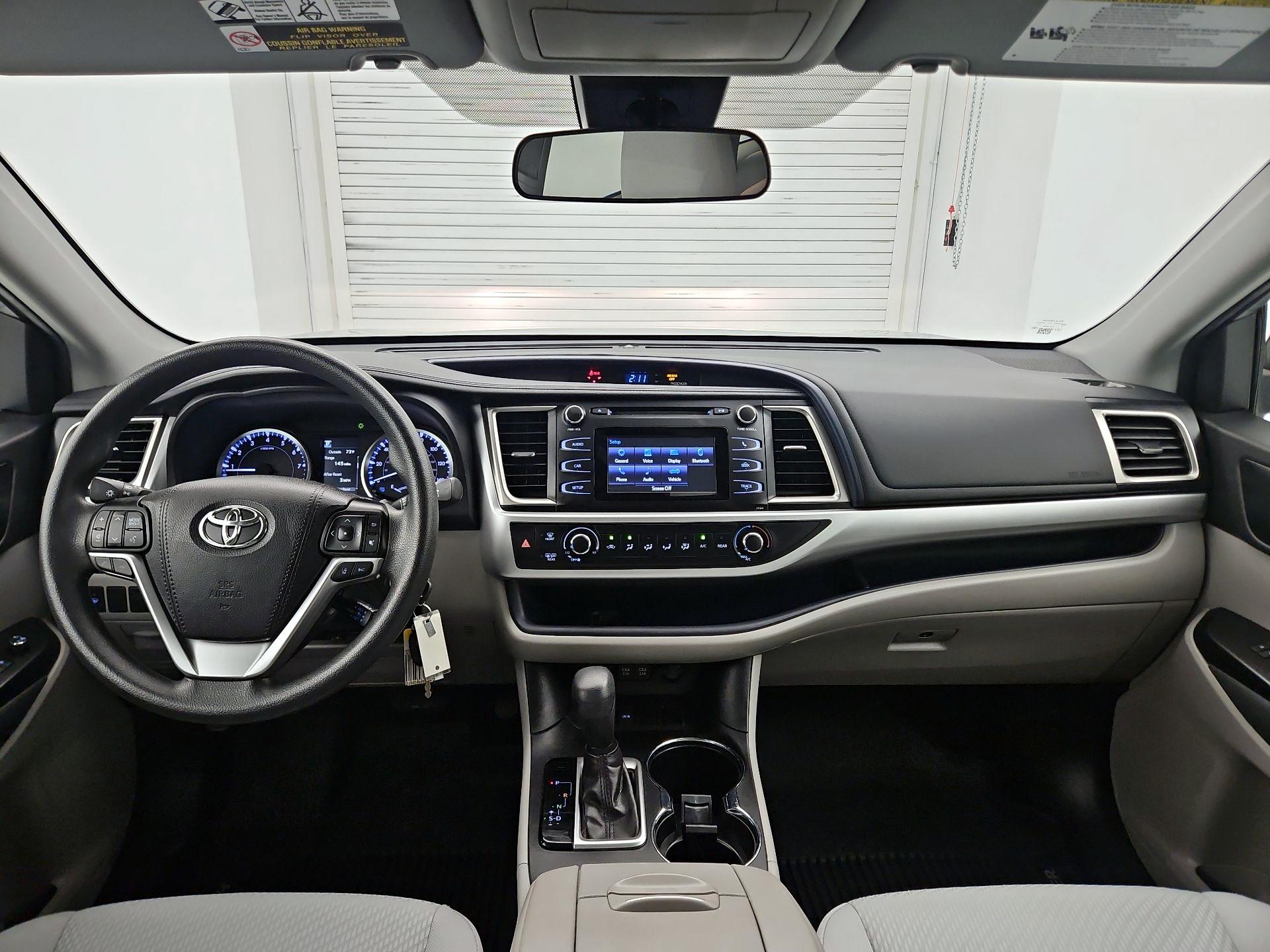 Thumbnail: 2019 Toyota Highlander - 9