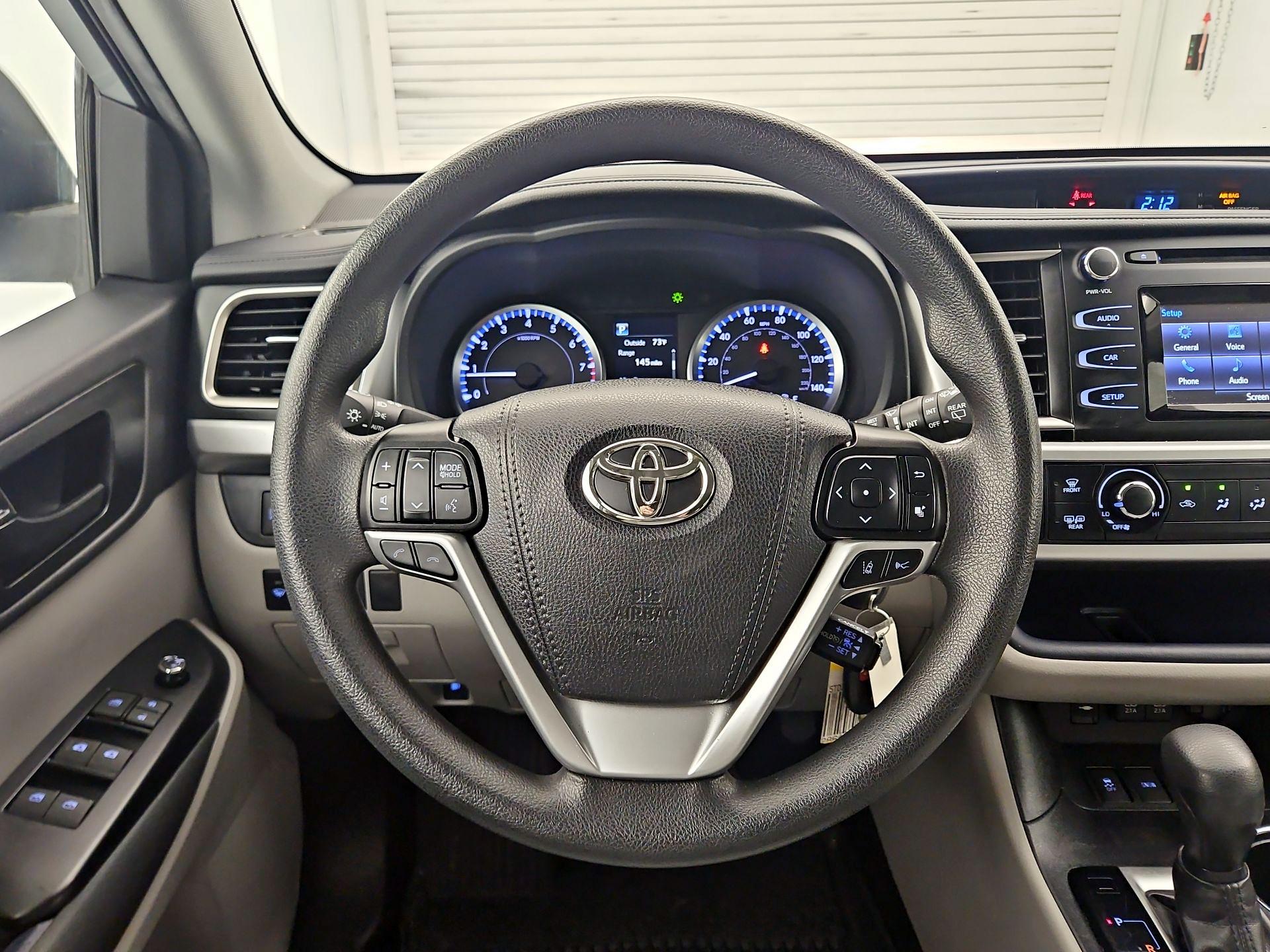 Thumbnail: 2019 Toyota Highlander - 10