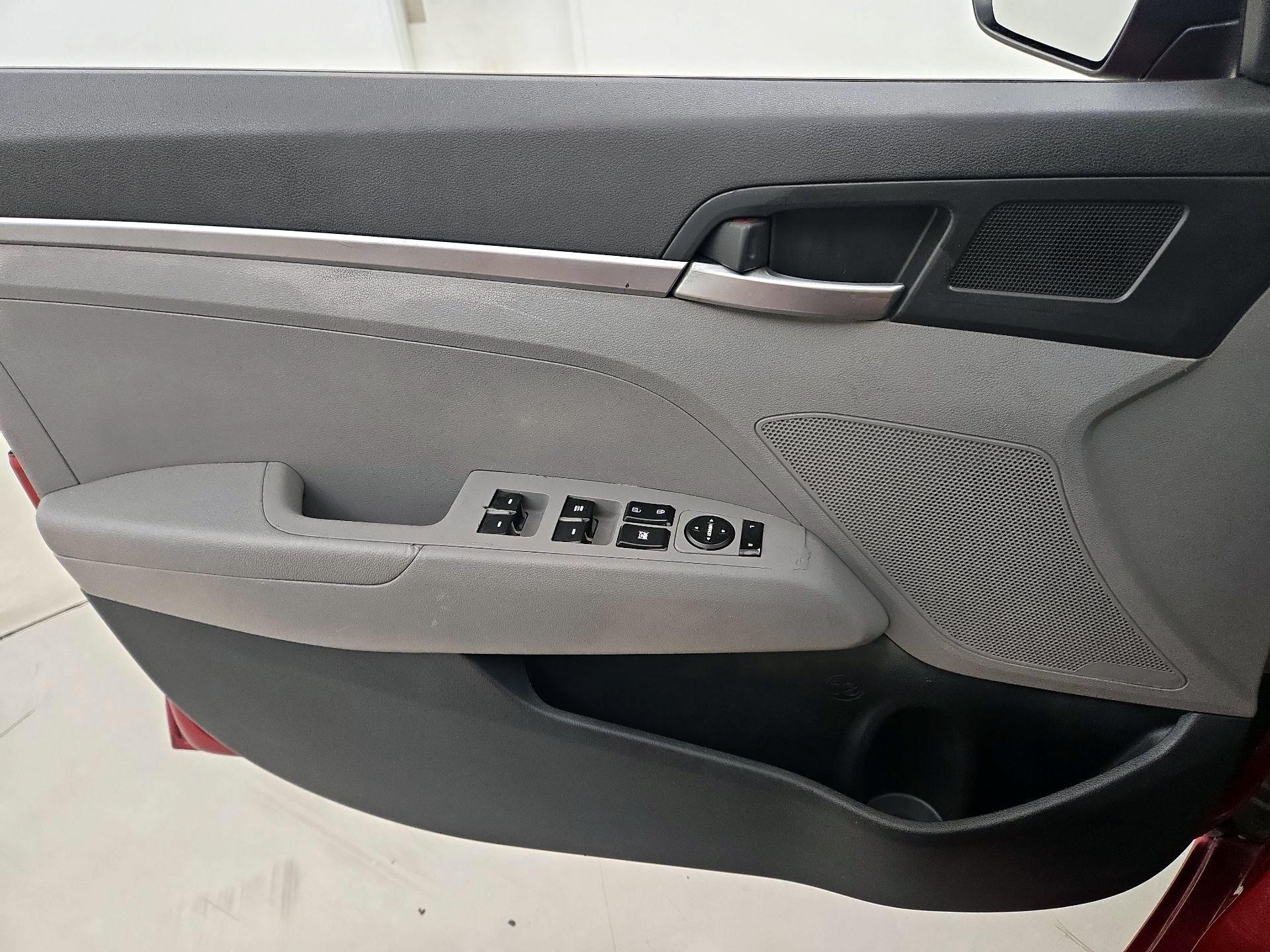 Thumbnail: 2019 Hyundai Elantra - 12