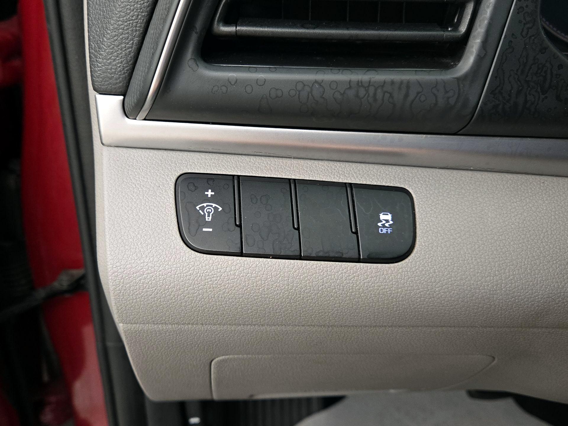 Thumbnail: 2019 Hyundai Elantra - 13