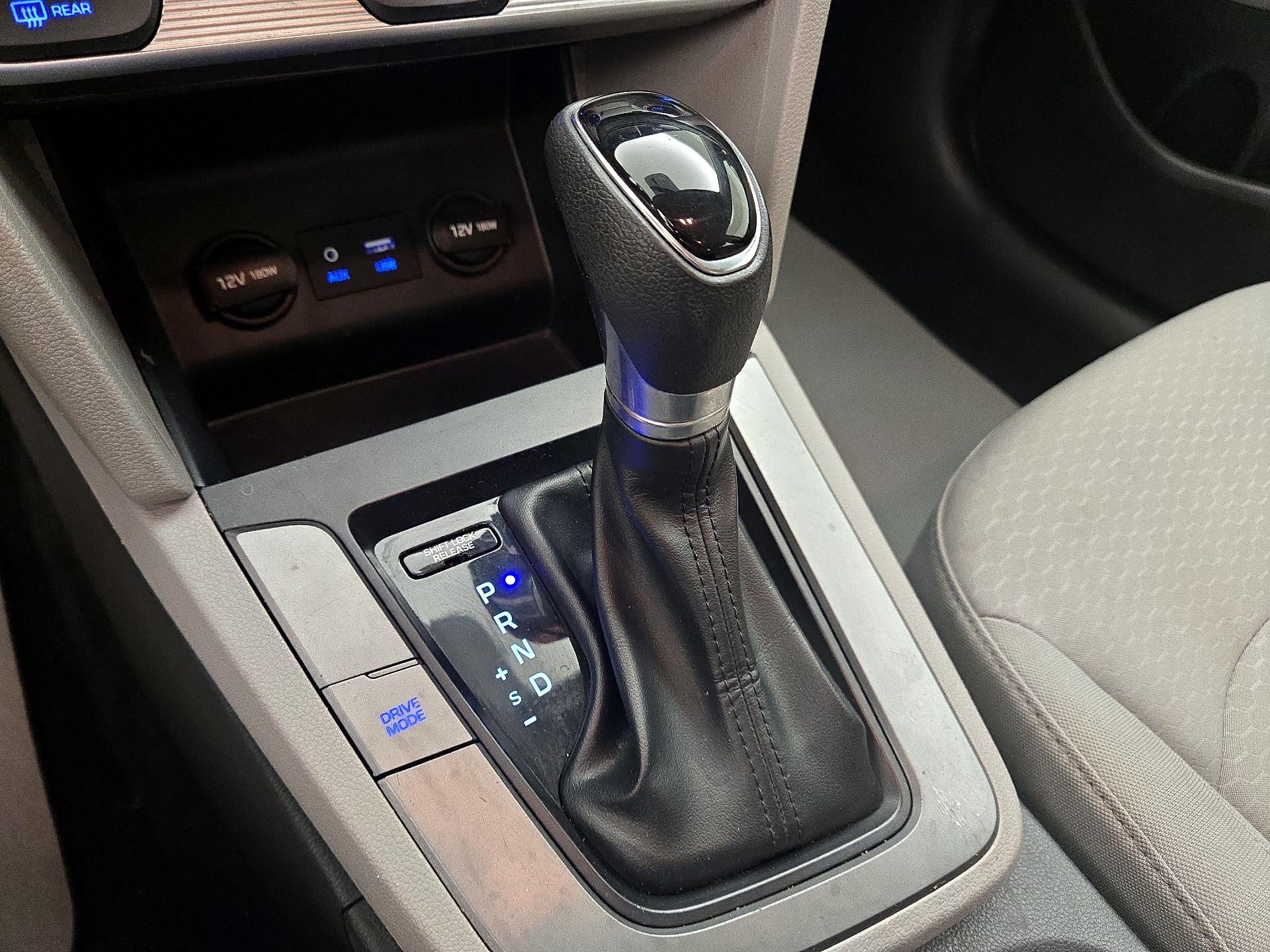 Thumbnail: 2019 Hyundai Elantra - 17