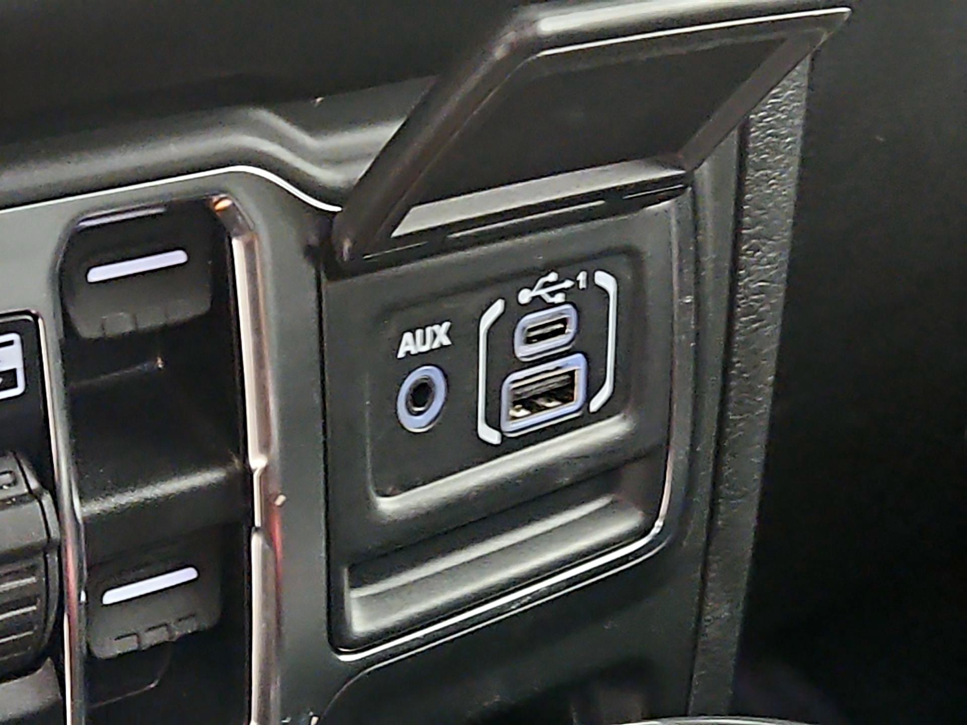 Thumbnail: 2023 Jeep Gladiator - 18