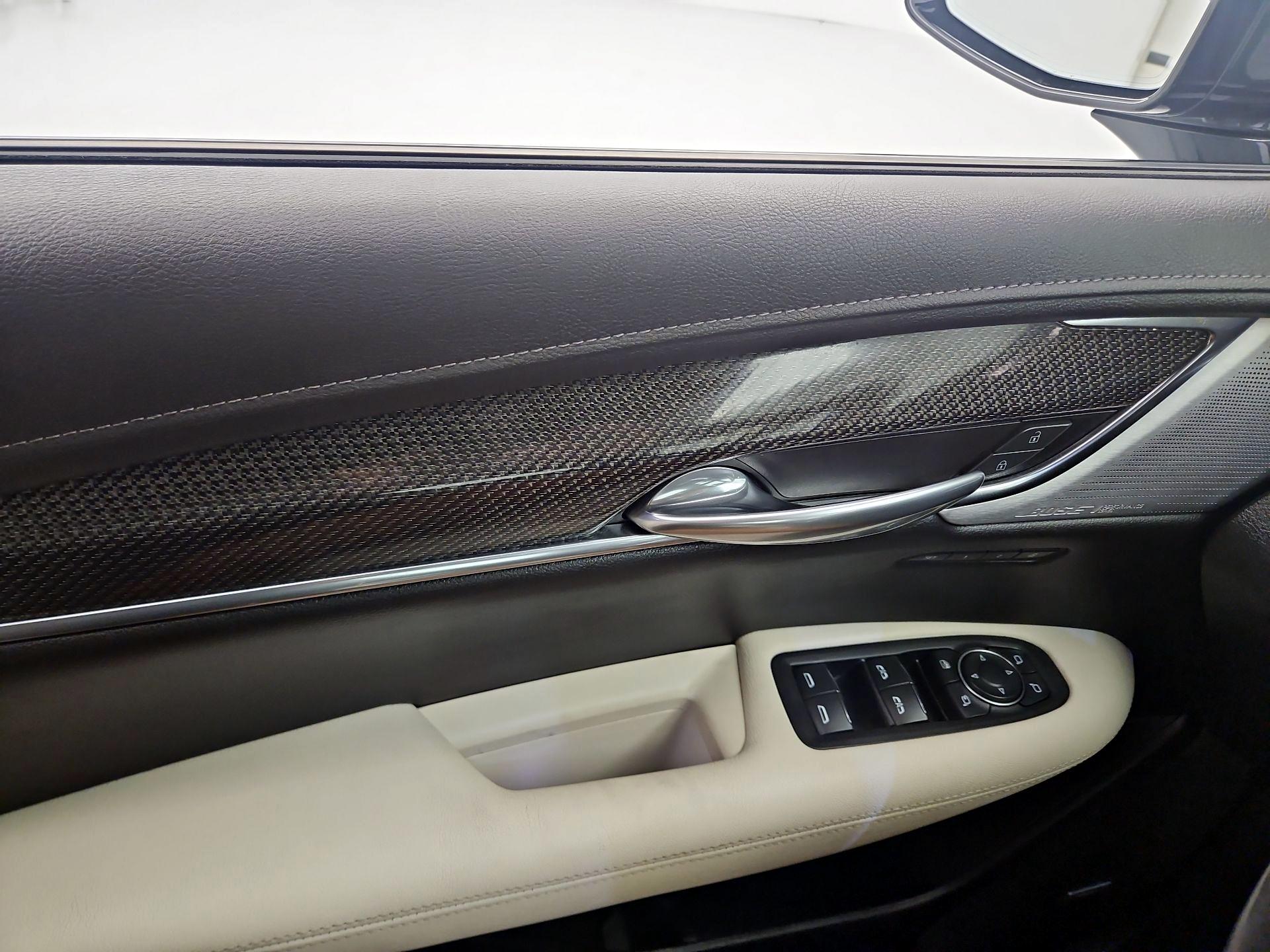 Thumbnail: 2021 Cadillac XT5 - 12