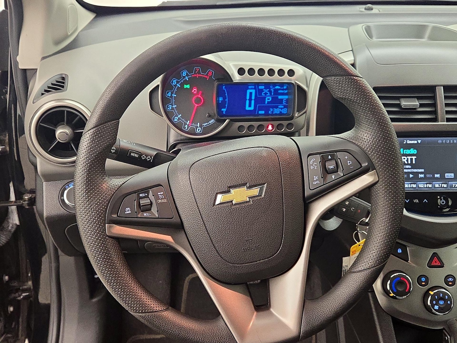 2016 Chevrolet Sonic LT - Photo 11