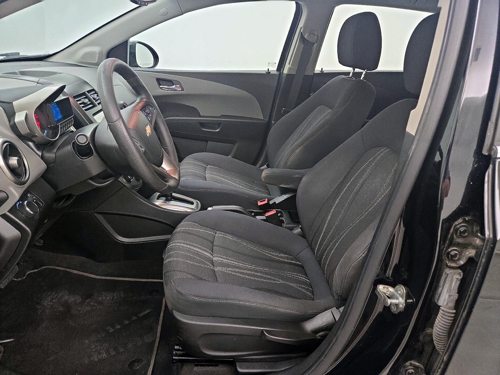 2016 Chevrolet Sonic LT - Photo 12