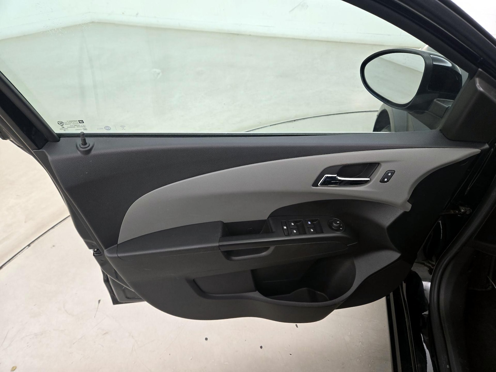 2016 Chevrolet Sonic LT - Photo 13