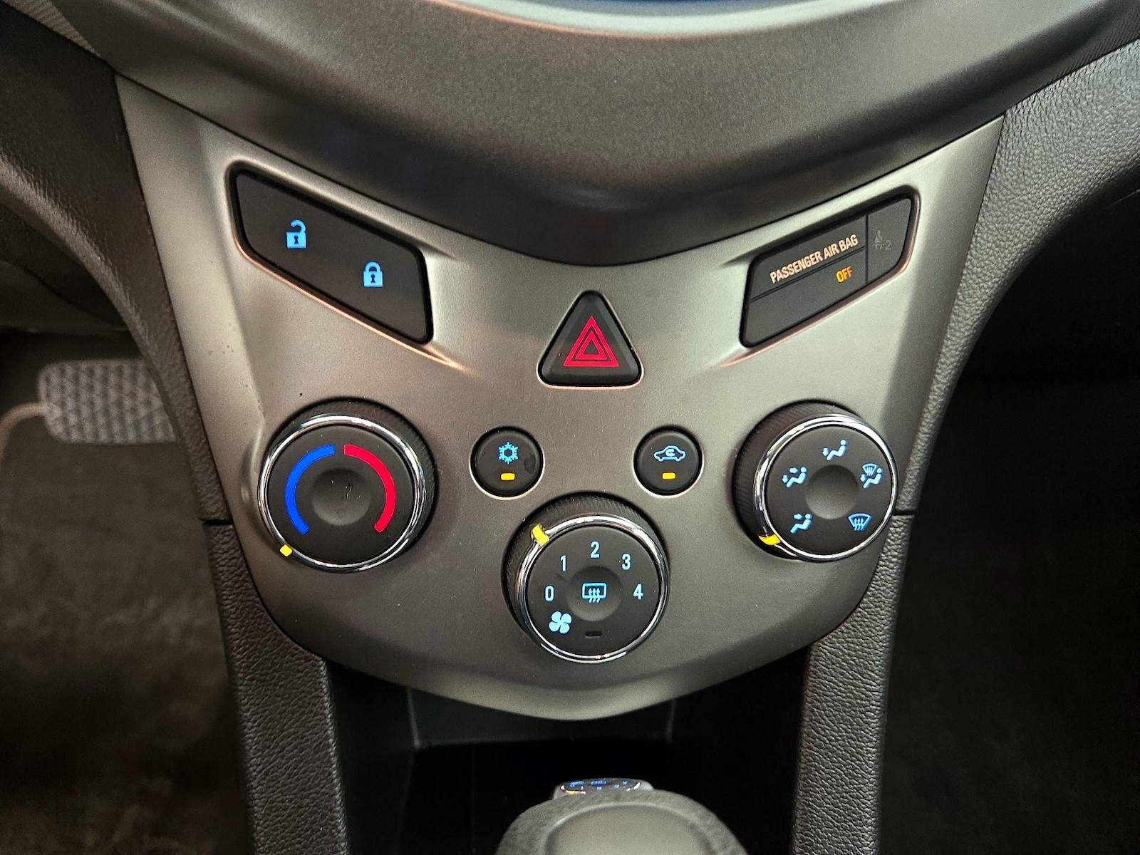 2016 Chevrolet Sonic LT - Photo 16
