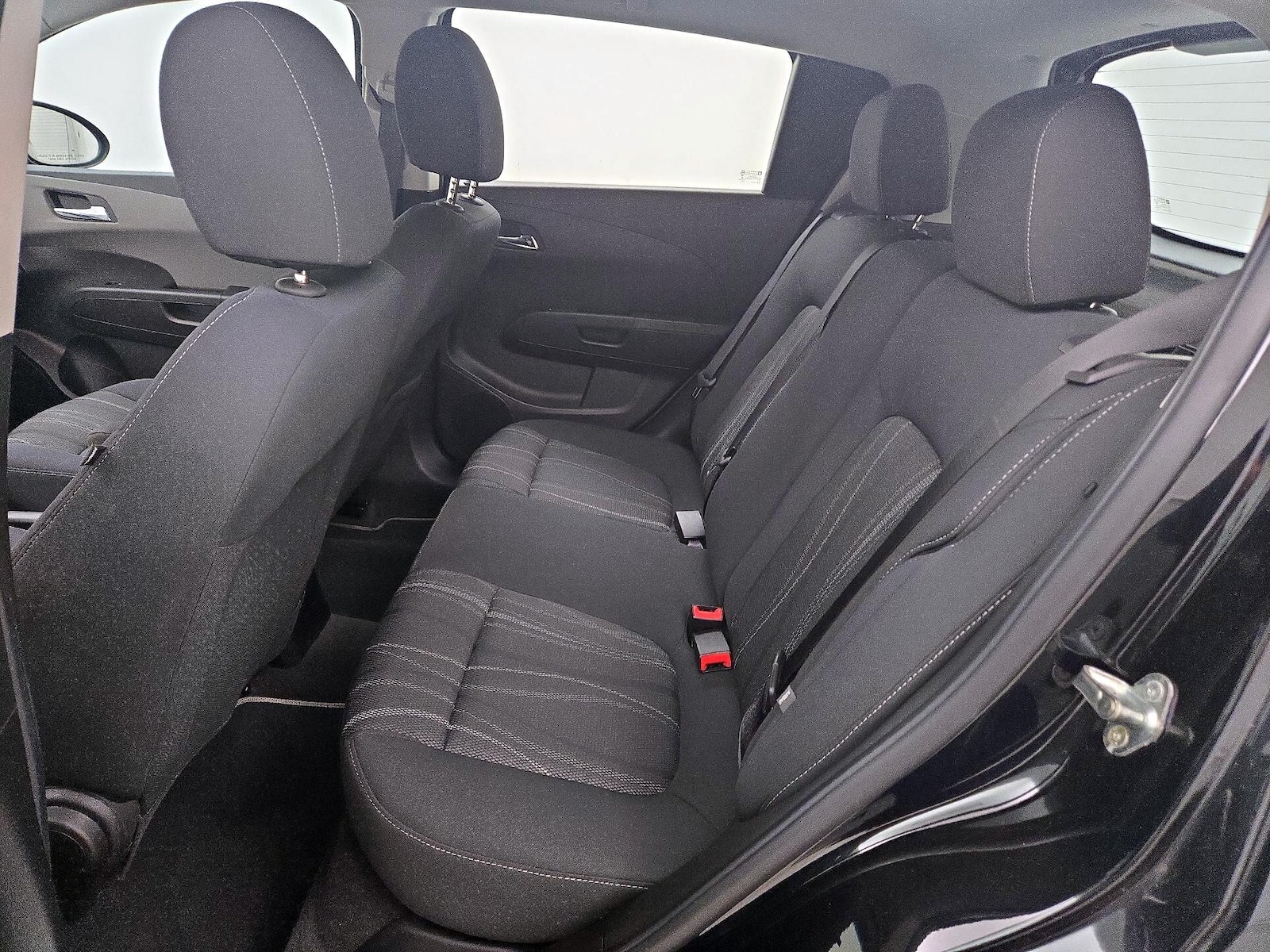 2016 Chevrolet Sonic LT - Photo 18