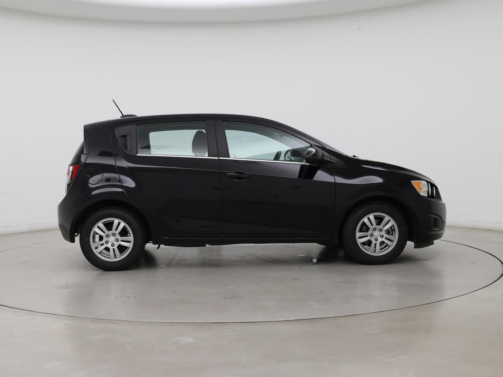 2016 Chevrolet Sonic LT - Photo 8