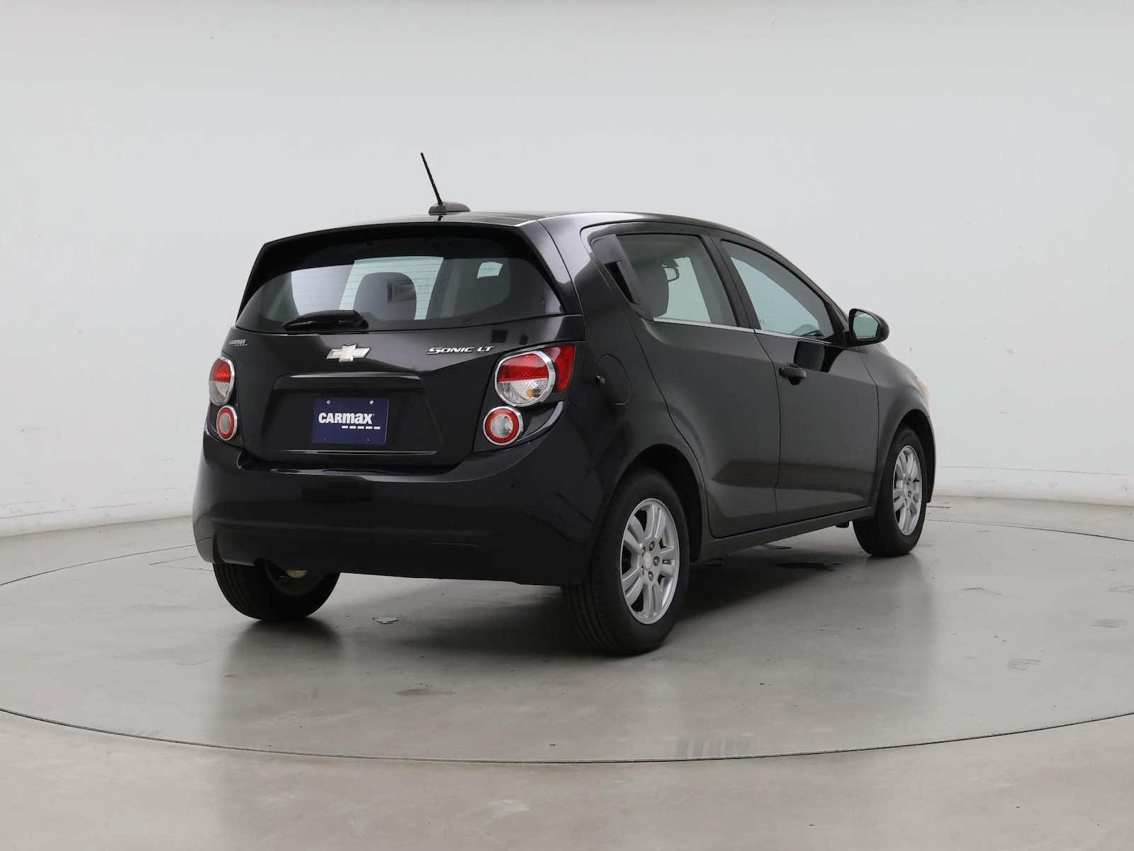 2016 Chevrolet Sonic LT - Photo 9