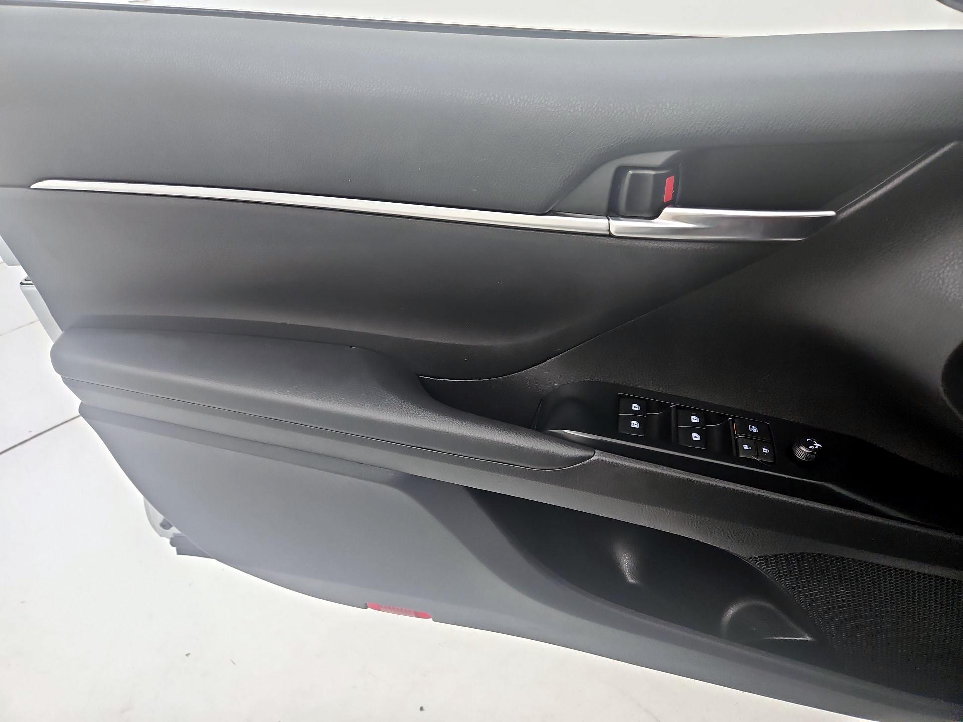 Thumbnail: 2020 Toyota Camry - 12