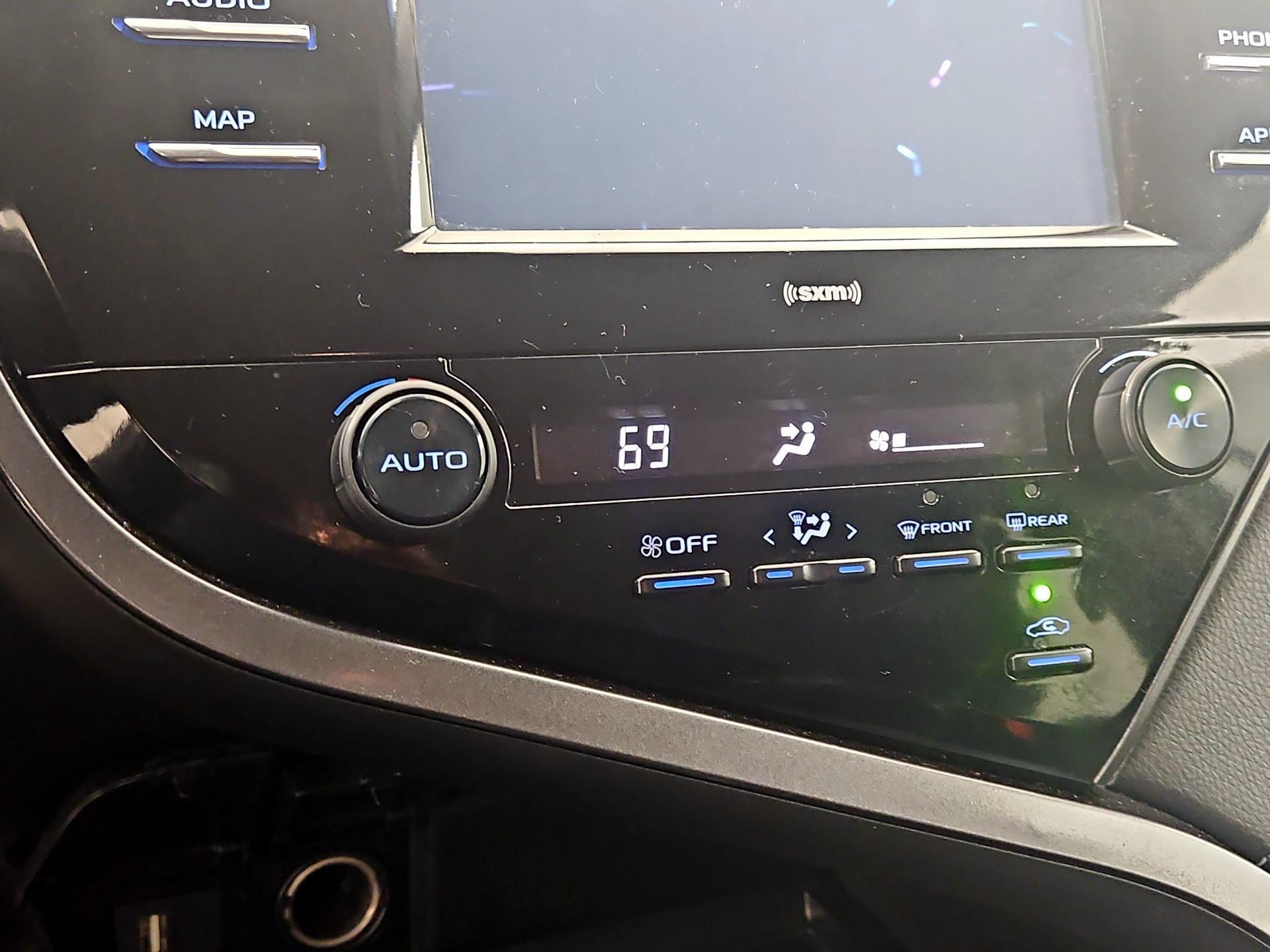 Thumbnail: 2020 Toyota Camry - 16