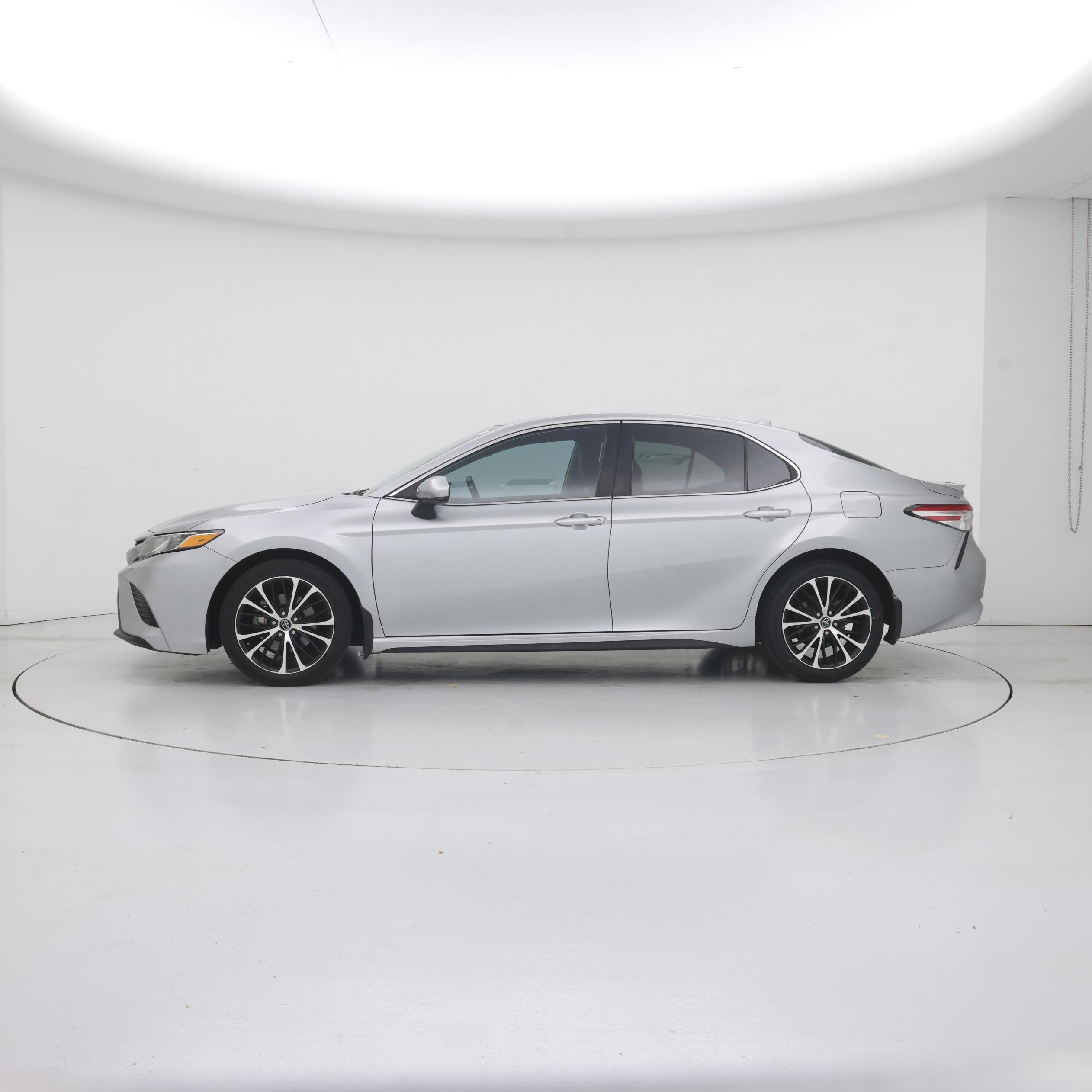 Thumbnail: 2020 Toyota Camry - 3