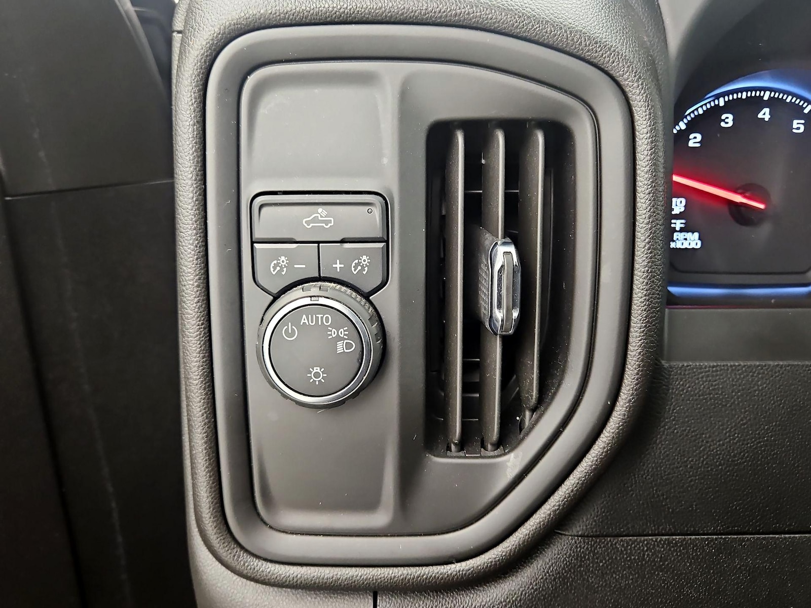 2023 Chevrolet Silverado 1500 Custom - Photo 14