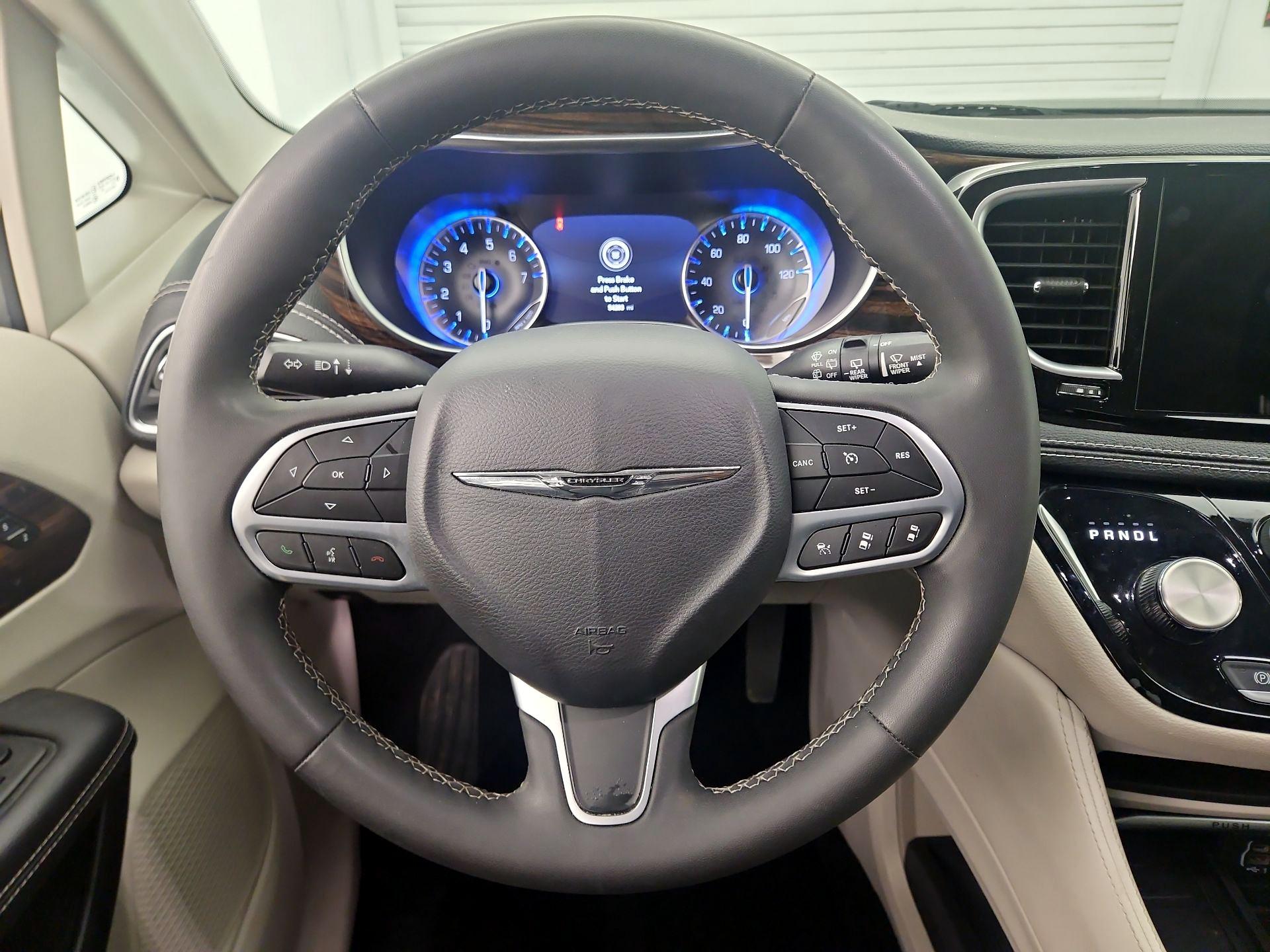 Thumbnail: 2023 Chrysler Pacifica - 10