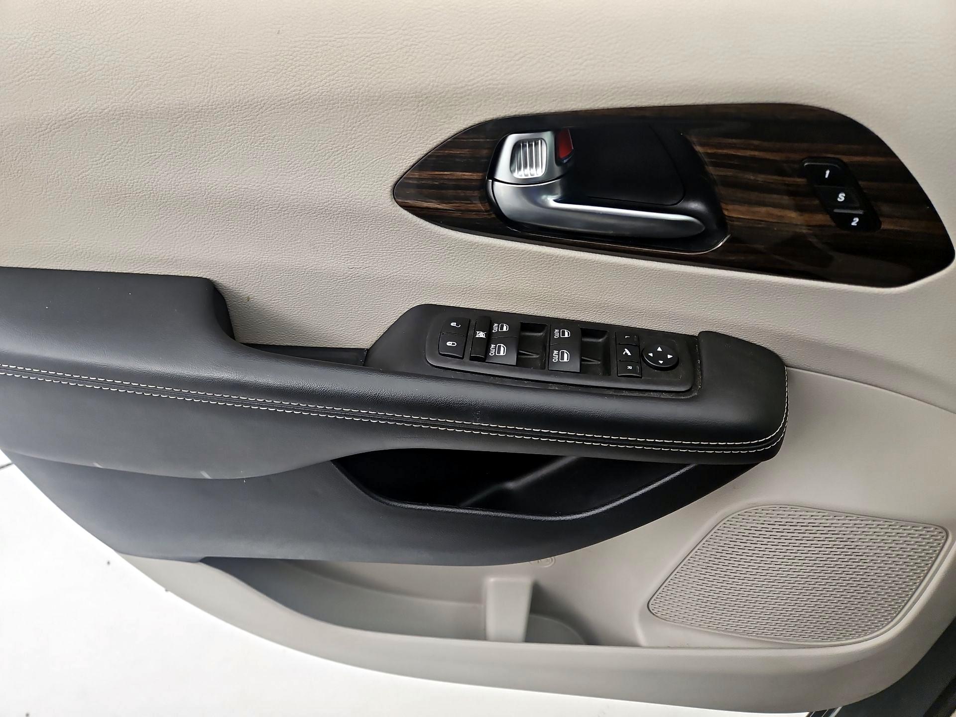 Thumbnail: 2023 Chrysler Pacifica - 12