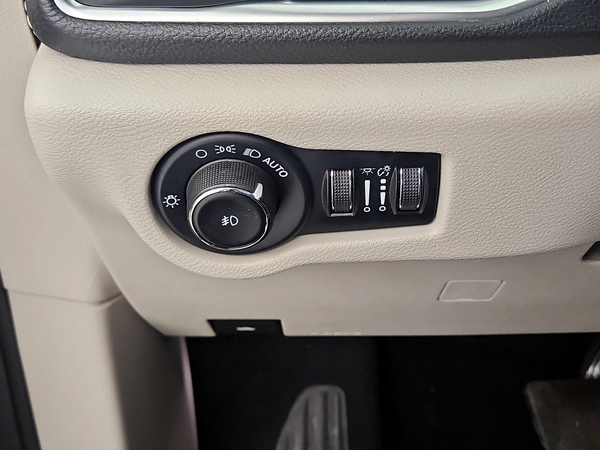 Thumbnail: 2023 Chrysler Pacifica - 13