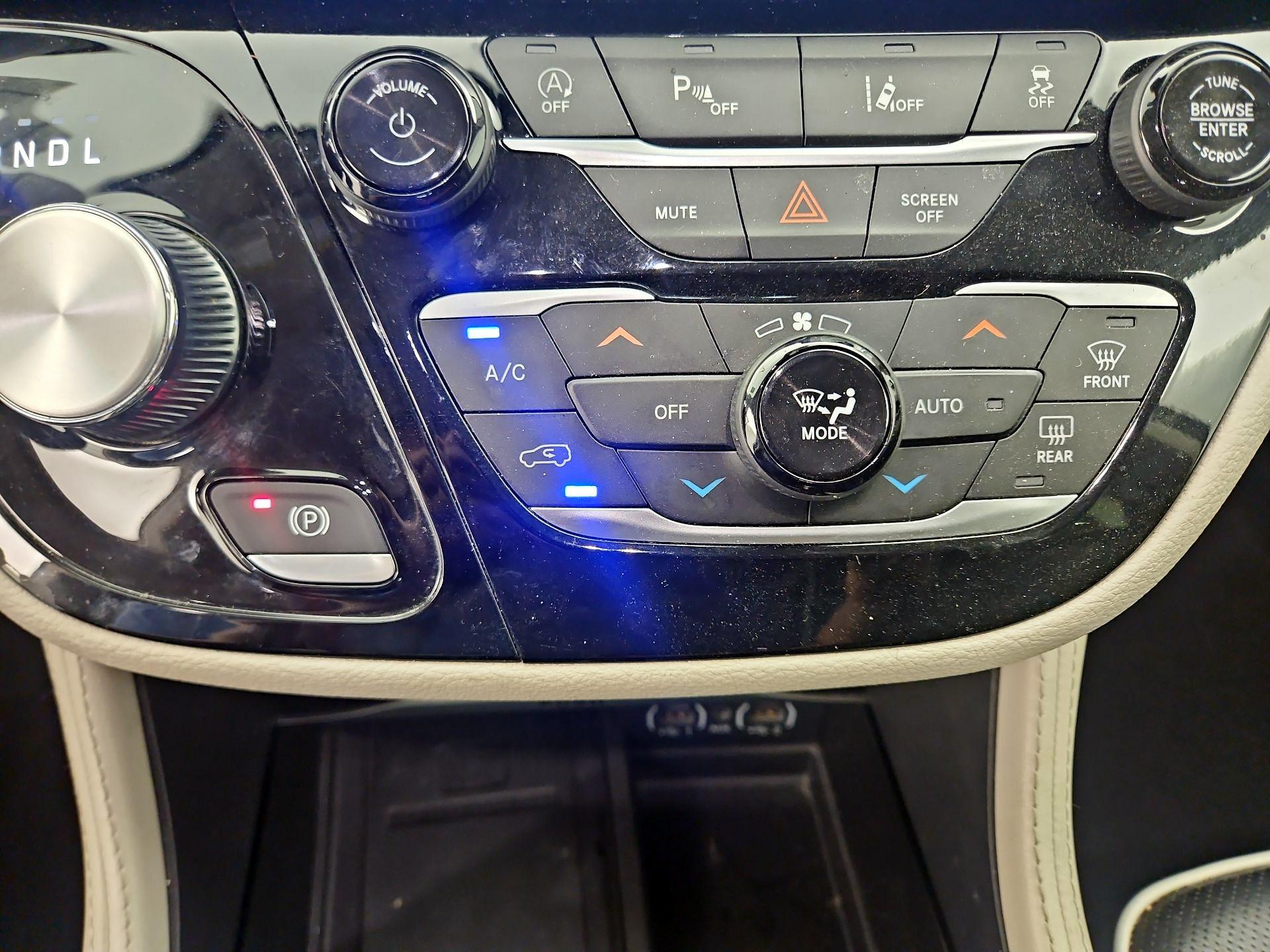 Thumbnail: 2023 Chrysler Pacifica - 17