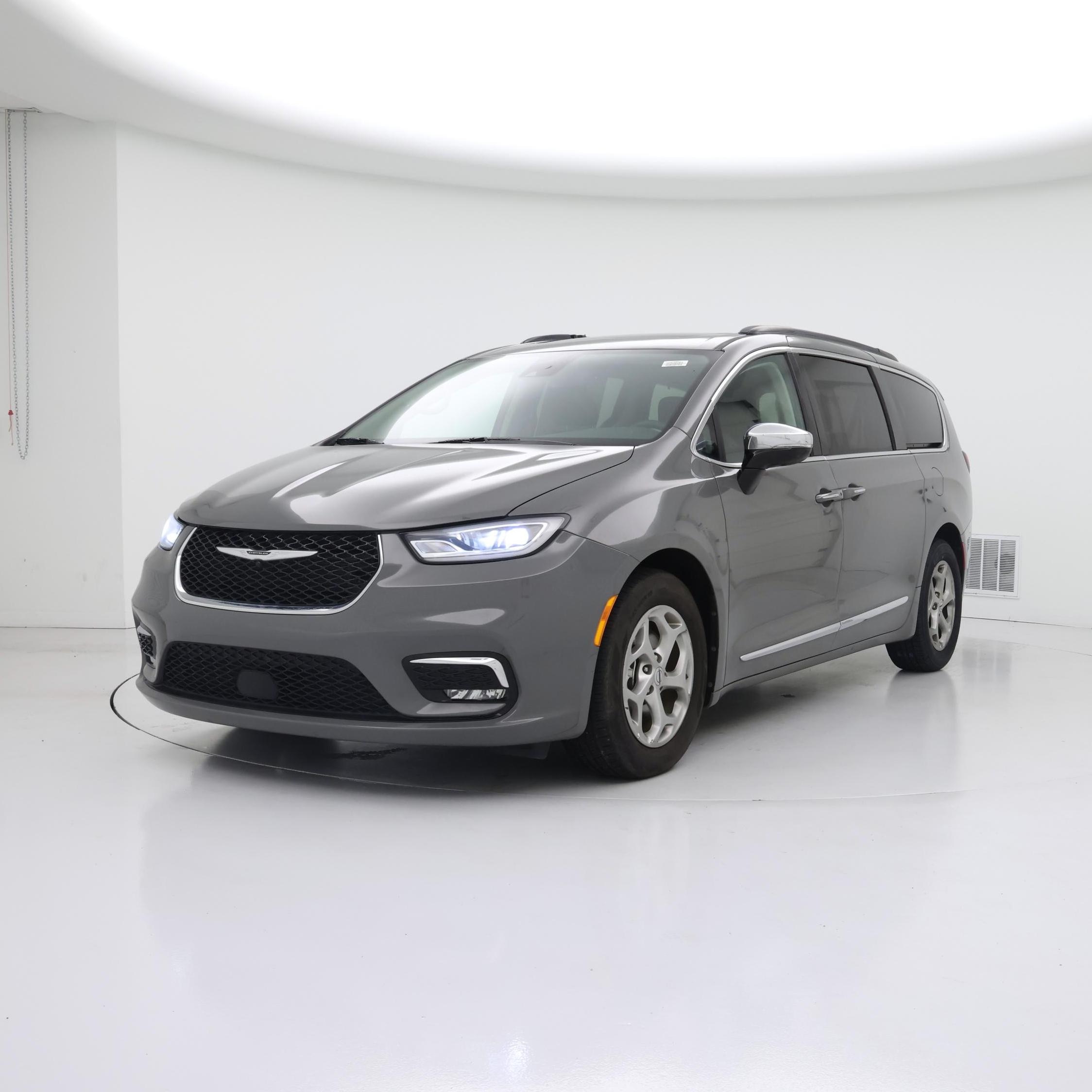 Thumbnail: 2023 Chrysler Pacifica - 4