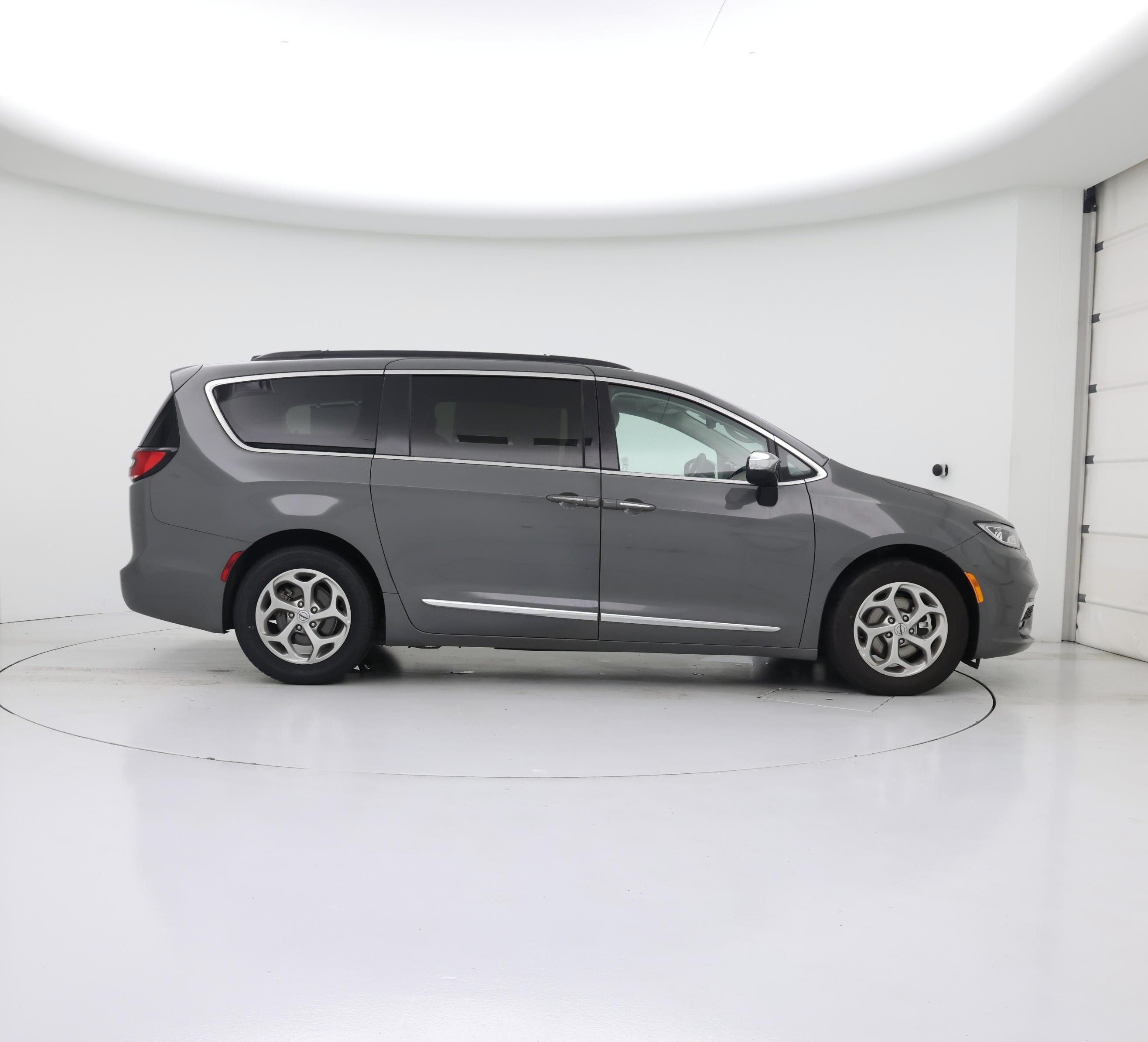 Thumbnail: 2023 Chrysler Pacifica - 7